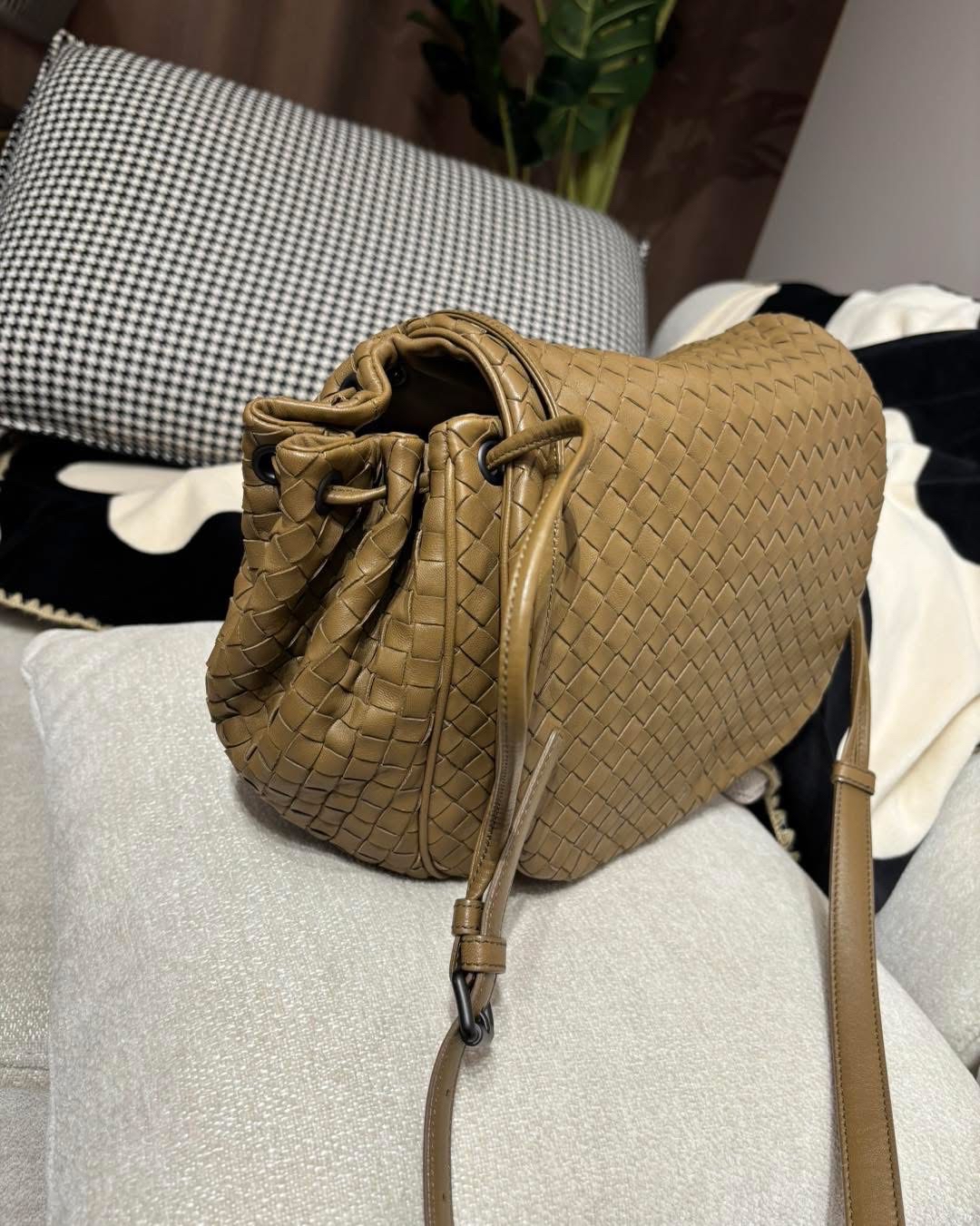Bottega Veneta BV Shoulder bag flap bag 100%Authentic, 98%New