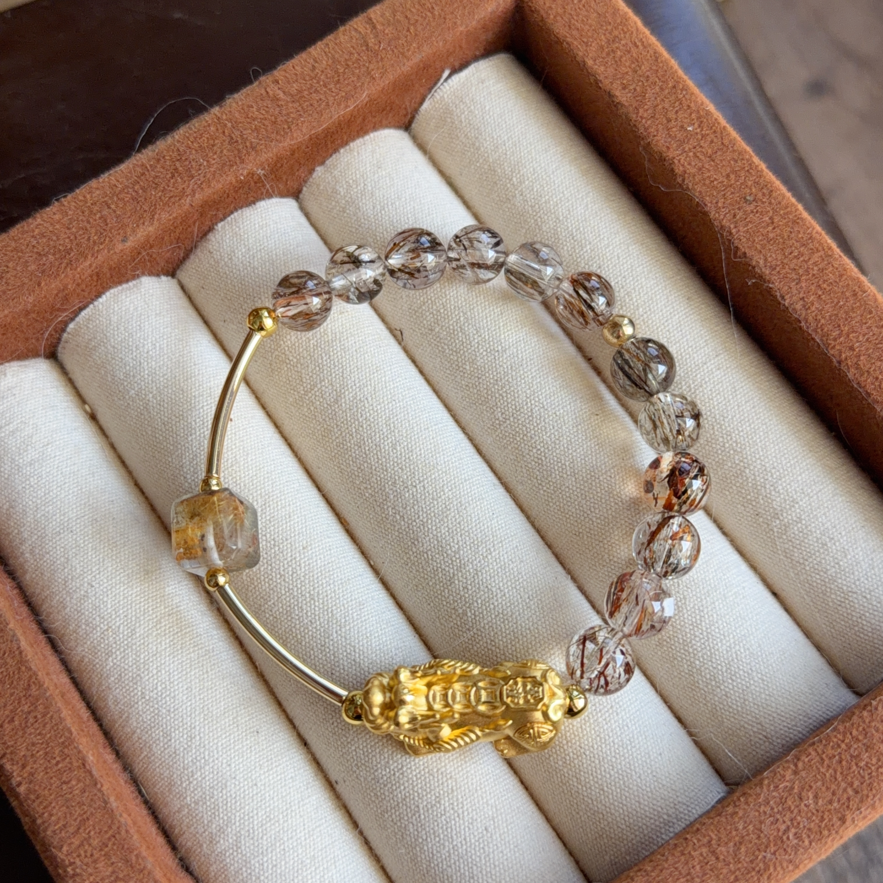  𝟵𝟵𝟵硬金貔貅襯𝟳𝗺𝗺+黑金髮晶手串