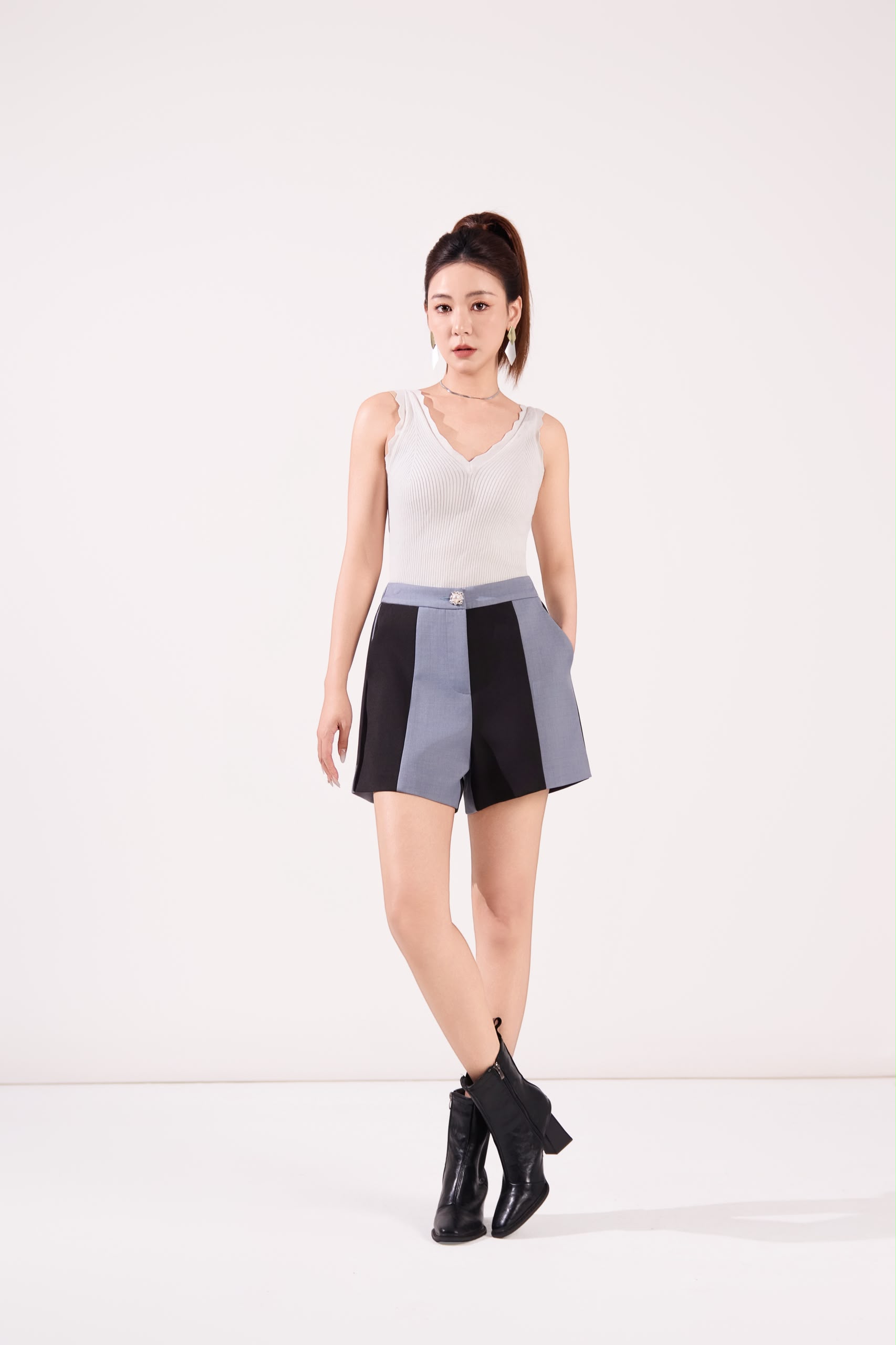 13141399 Contrast Panel Tailored Shorts