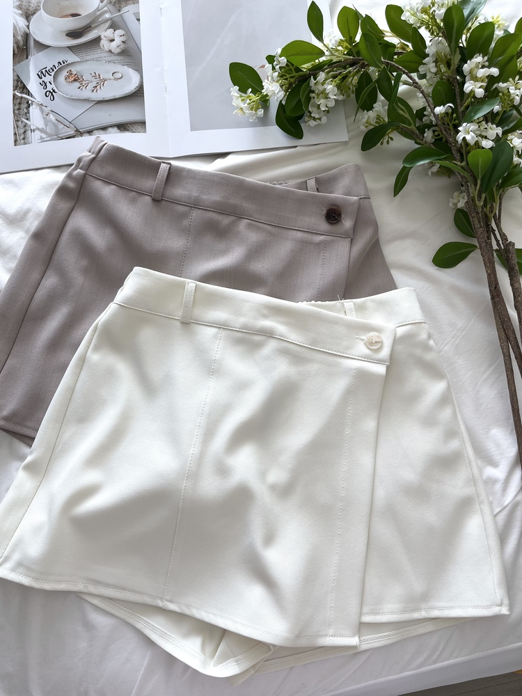 Front-Overlap Skorts (Mocha Beige)