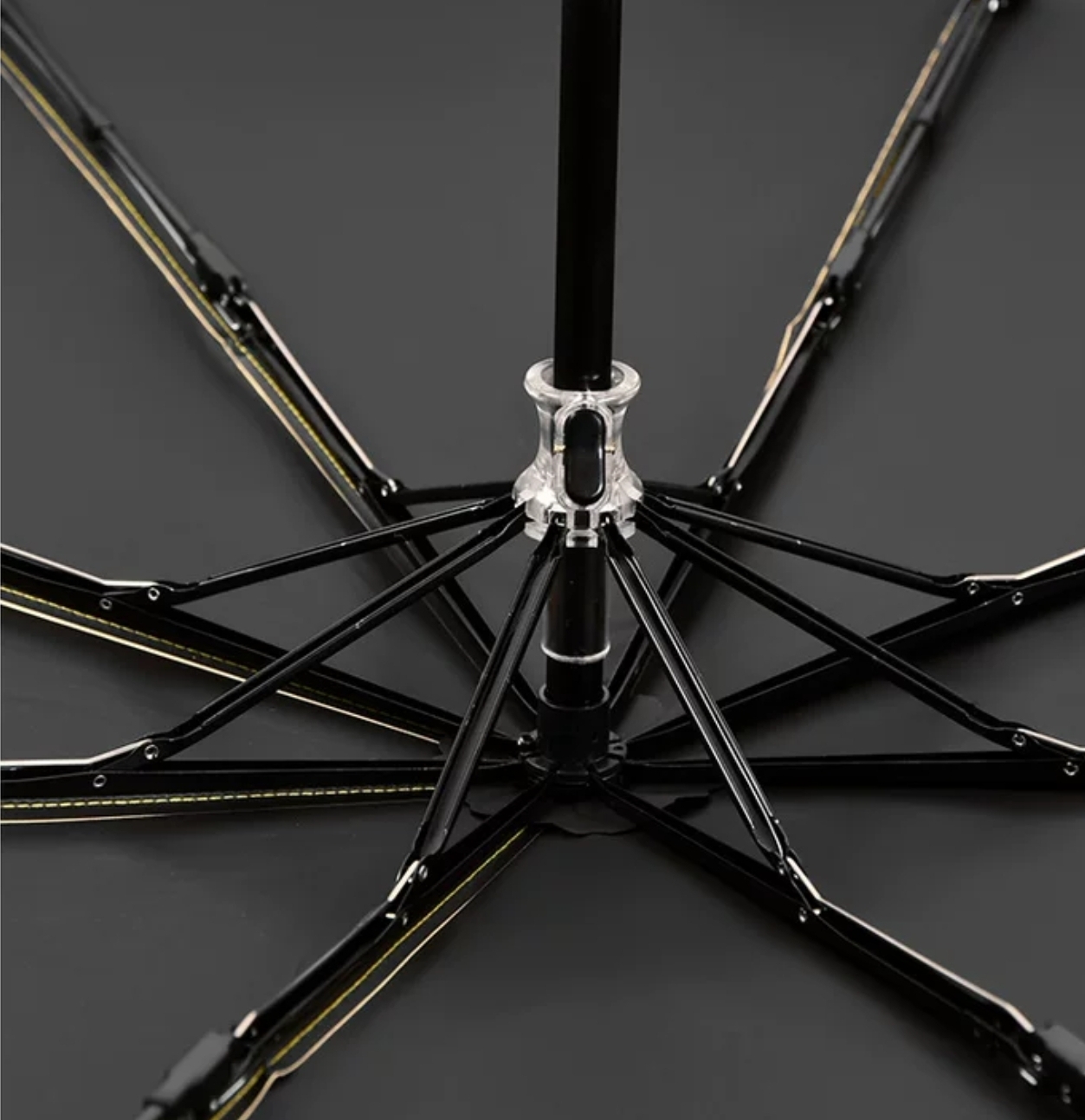 鍾意😍 👇$65把。2把起$55把。🍎超可愛蘋果晴雨兩用摺疊傘☂️｜小朋友必備！