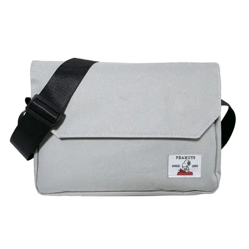 🇯🇵🇯🇵Peanuts 系列：Snoopy 復古揭蓋式輕巧尼龍斜孭袋日本直送現貨😎🤩