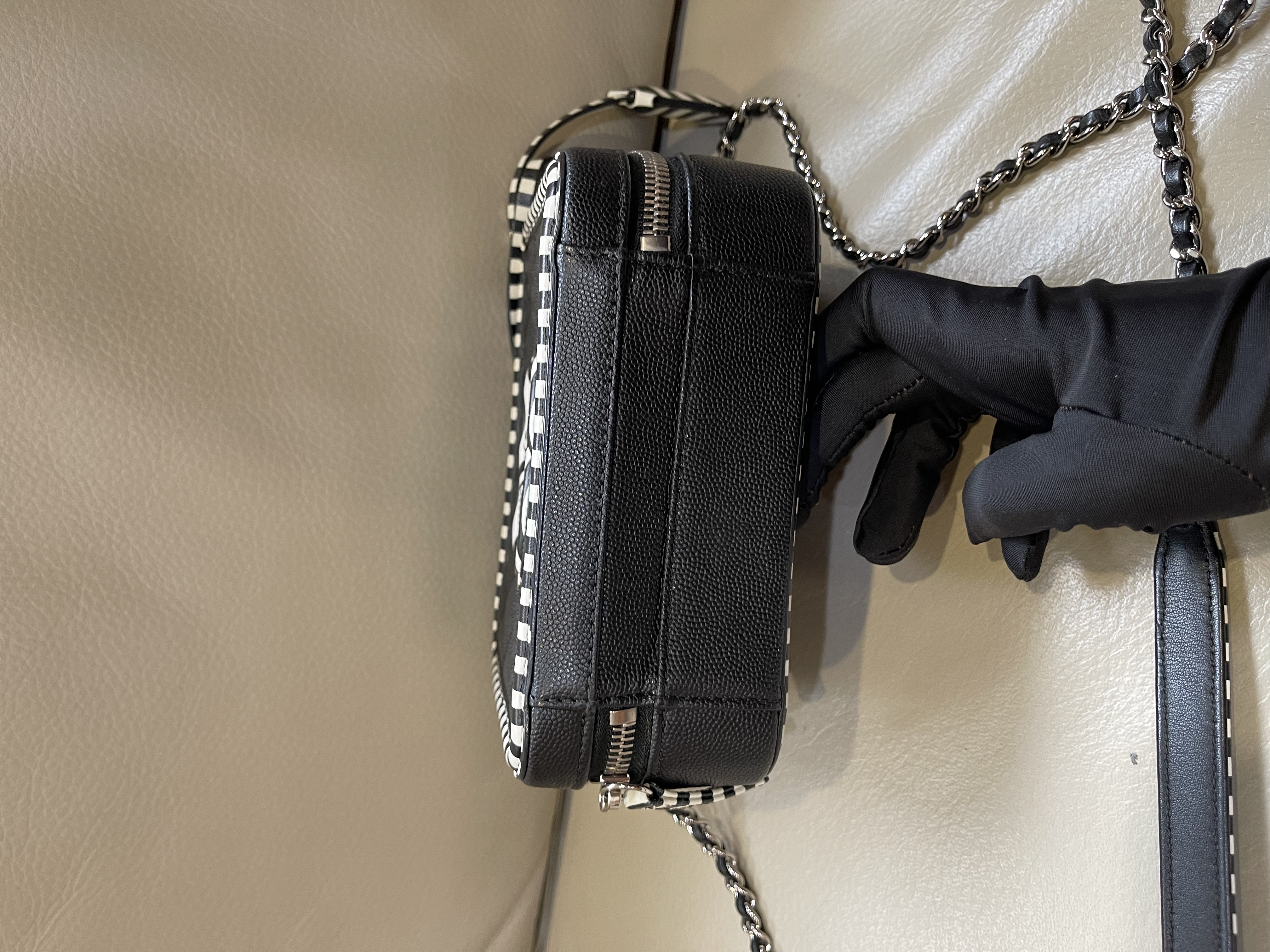 Pre-owned Chanel  Filigree small vanity case