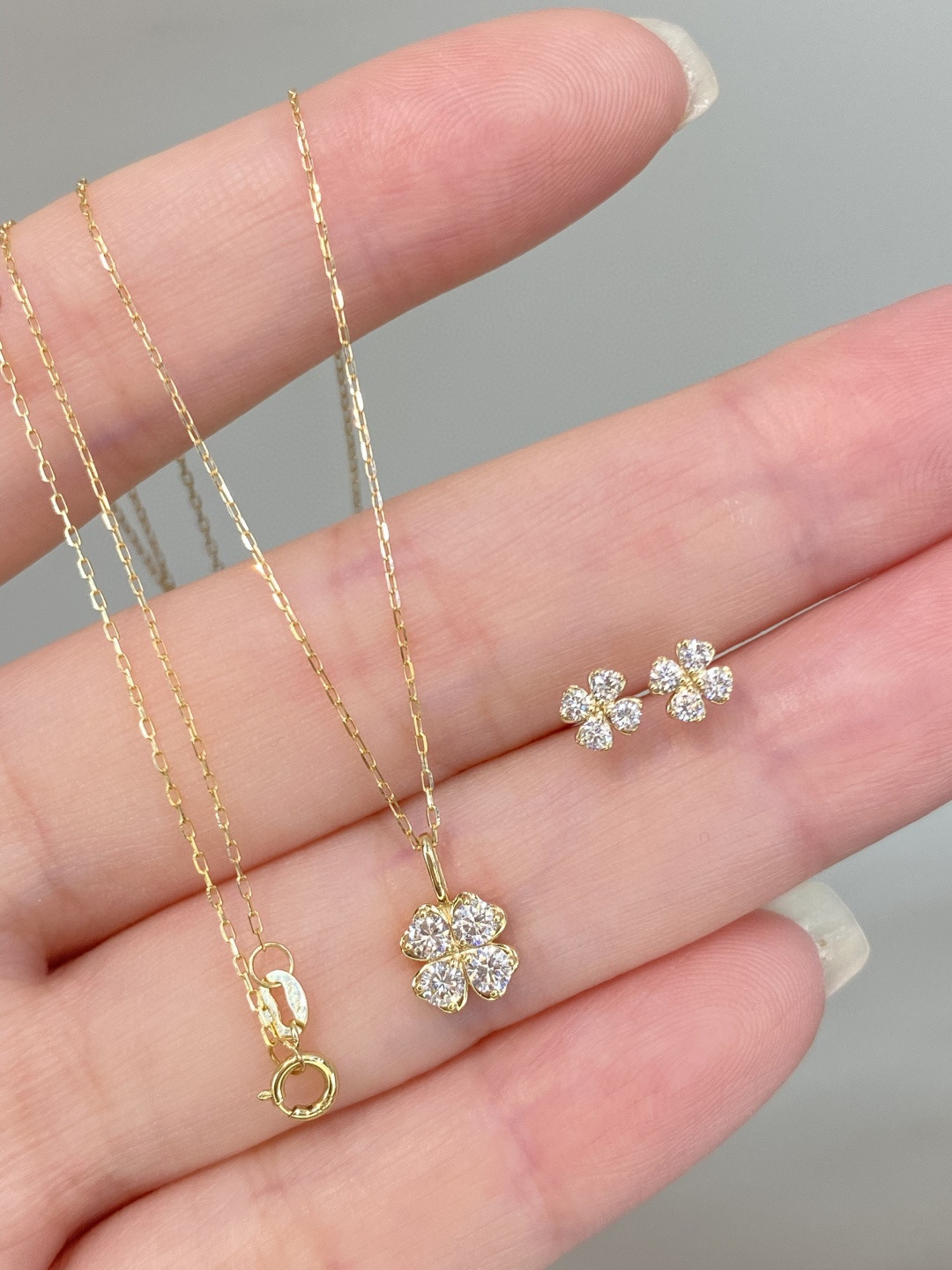 18K Diamond Necklace 