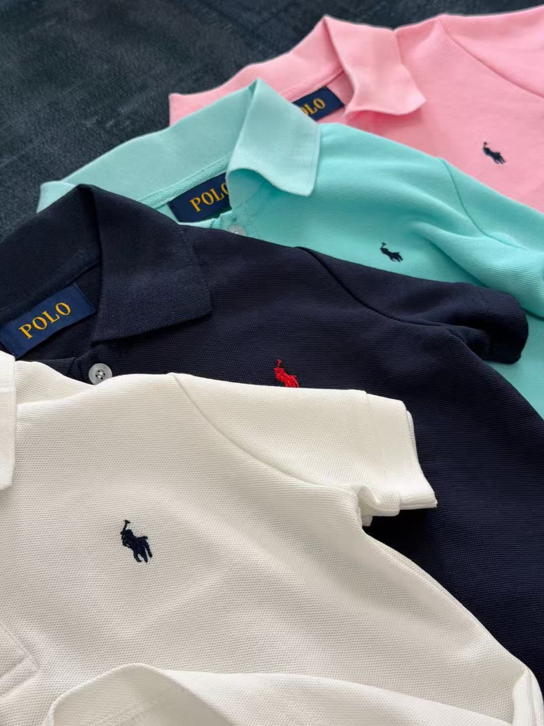 $ 80件。2件起$70件。小馬標翻領經典 POLO 短袖