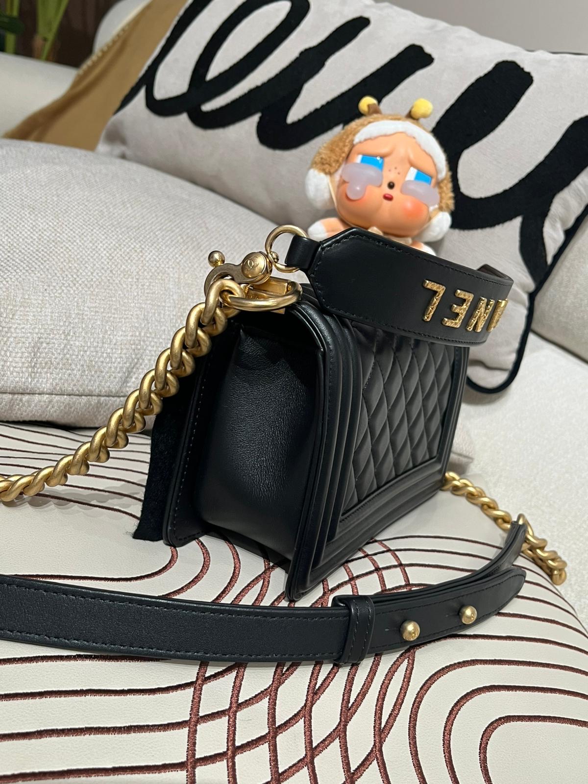 Chanel Boy 20cm 特別版 classic 2Way Bag AS2117 100%Authentic,95%new ✅專門店收據✅30貼✅塵袋✅box