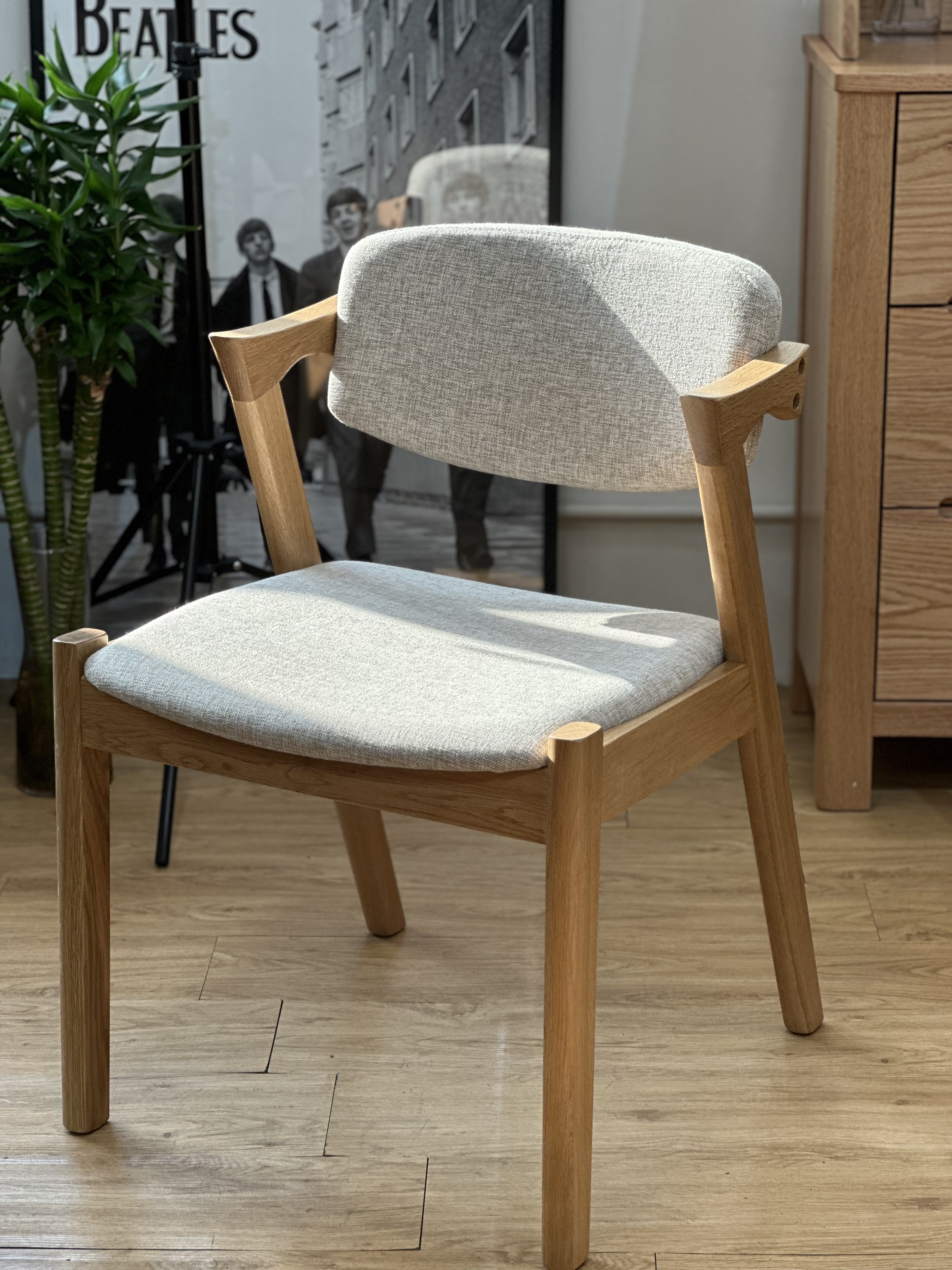 Z Arm Chair