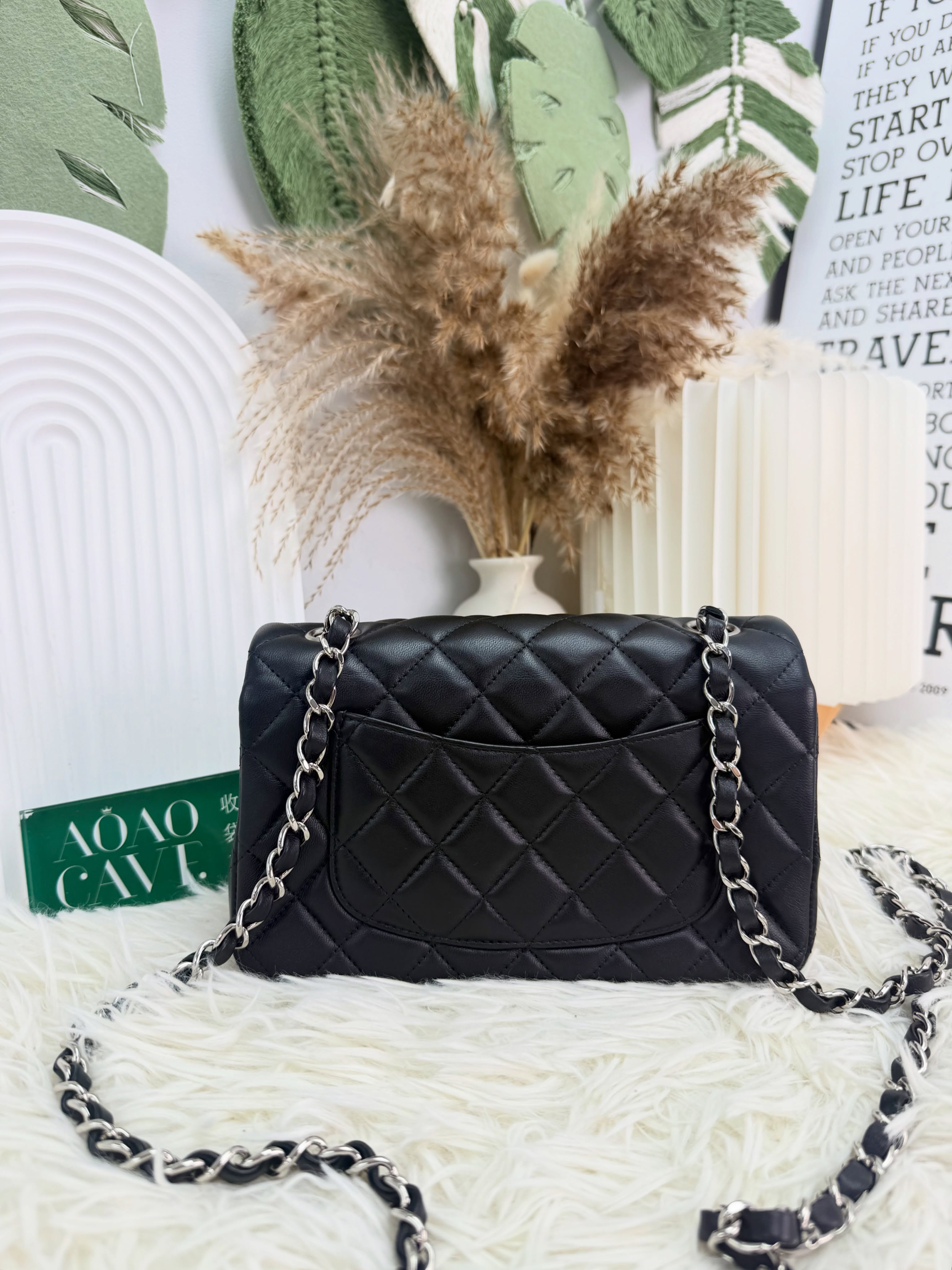 Chanel👜 PRE OWNED 🛍️黑銀 大mini 28開 英國單 有盒有塵袋🖤 