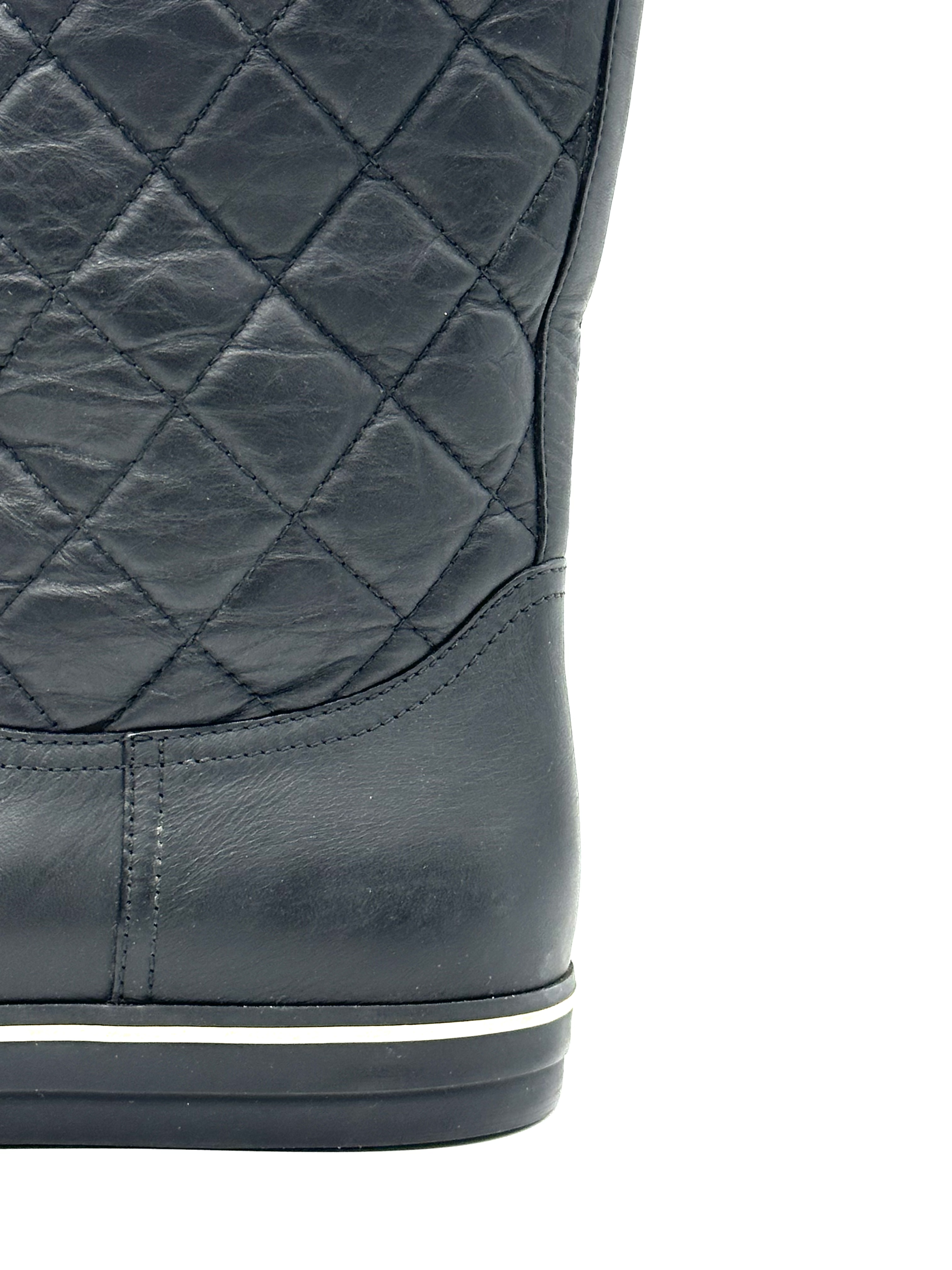 Pre-owned Chanel black quilted leather mid-calf boots / Product Code: 26040406