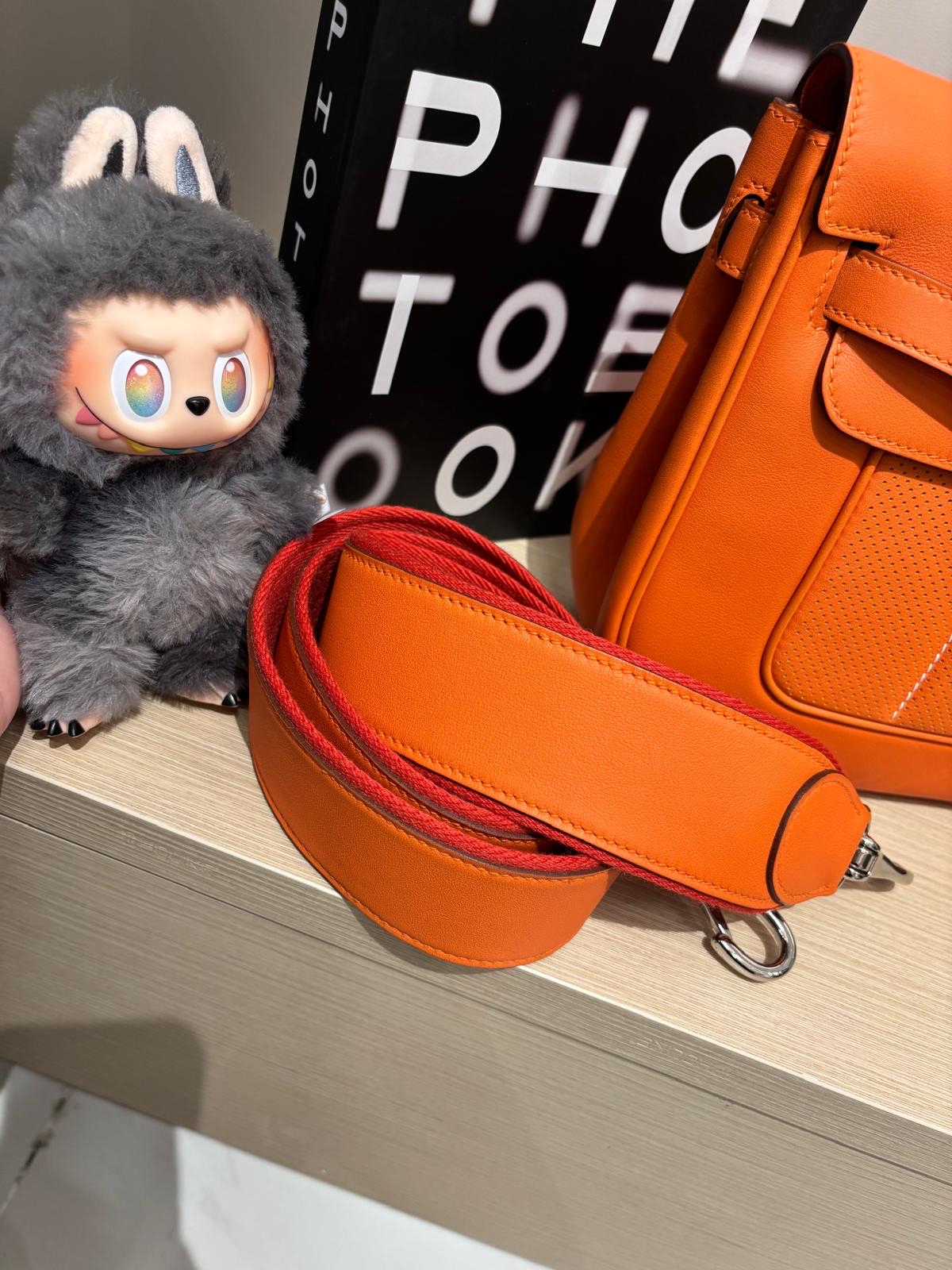 Hermes berline 28,calfskin 100%Authentic ,98%new ✅dust bag✅strap  