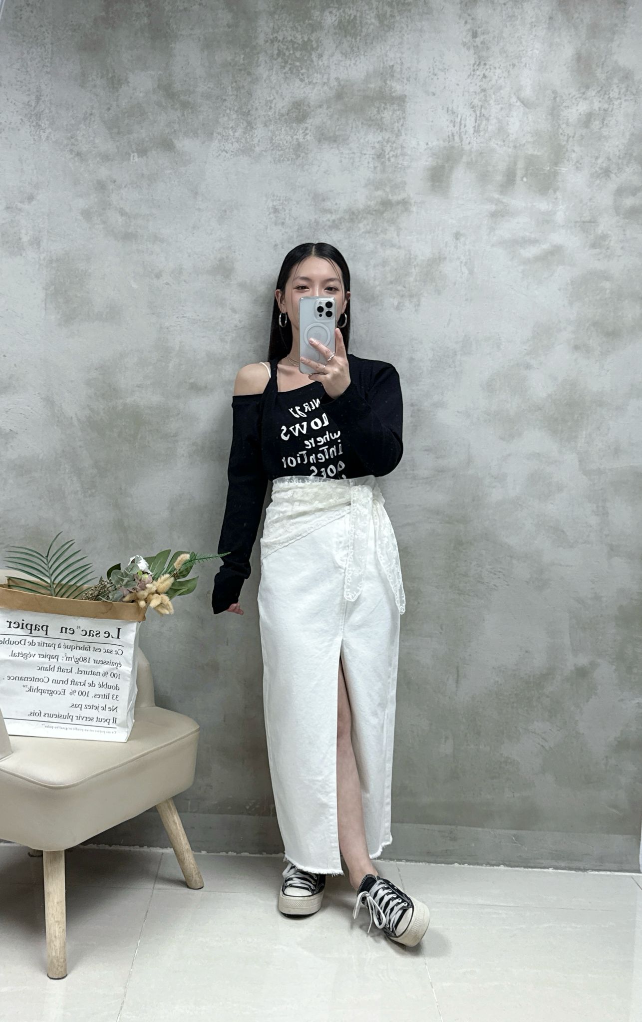 A10 扭結露膊英文字Top