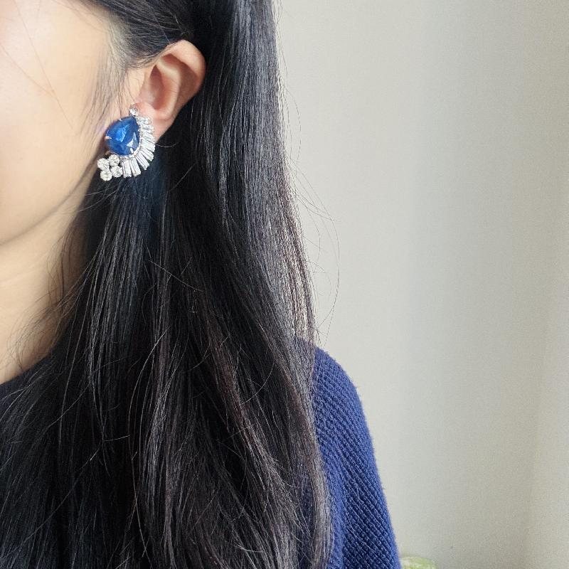 Vintage Czechoslovakian C.a.1950s Blue Glass and Rhinestone Sparkling Clip Earrings (MW267)