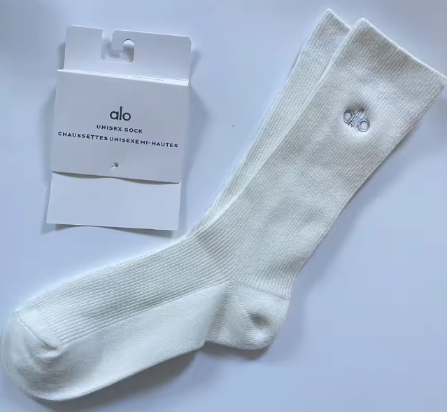 Alo Yoga Crew Yoga Socks  中筒纯色運動襪（一套3對）