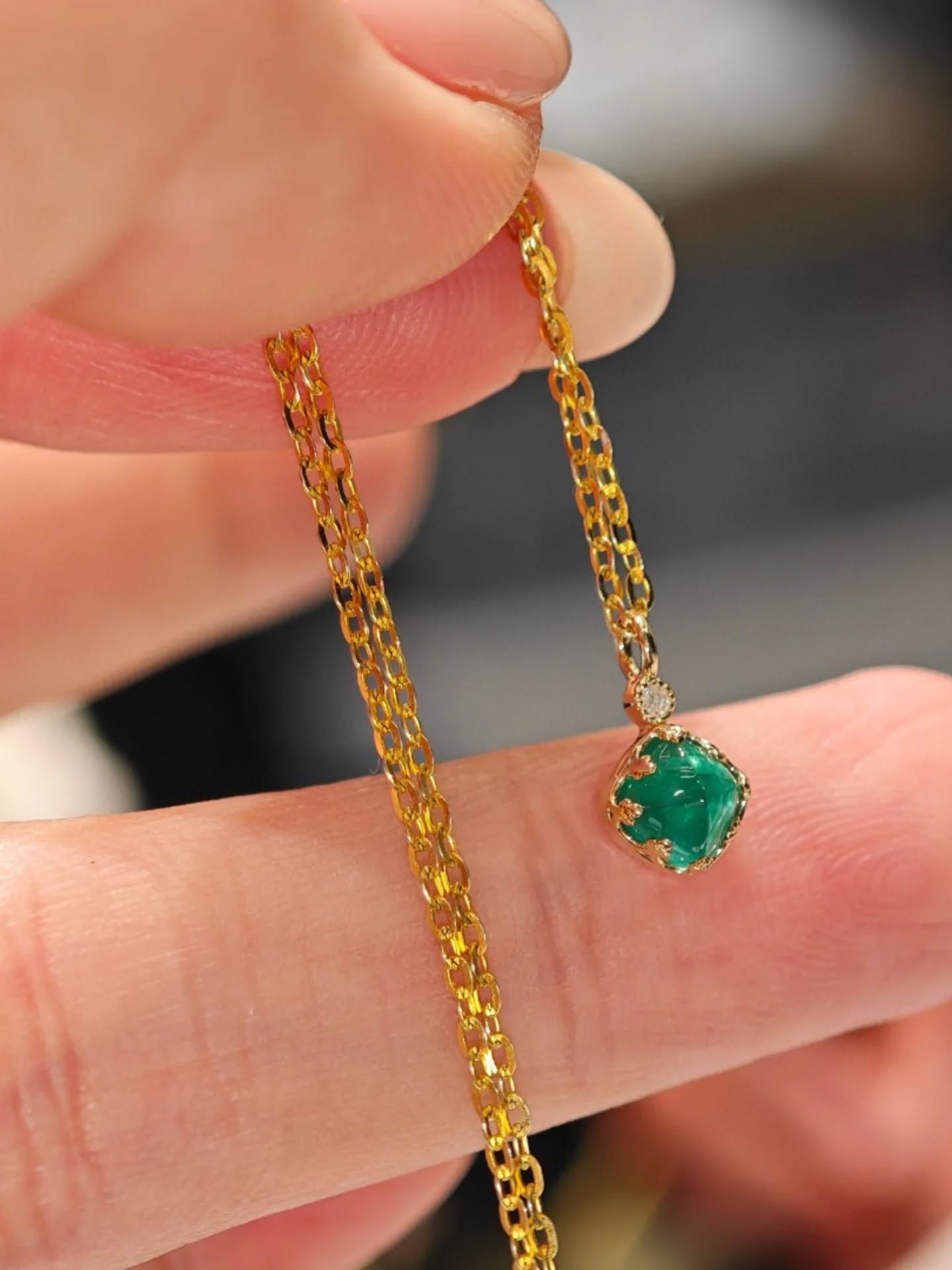 新貨來啦 66分天然祖母綠糖塔吊墜 小糖豆清爽設計 全身18k金鑽石鑲嵌