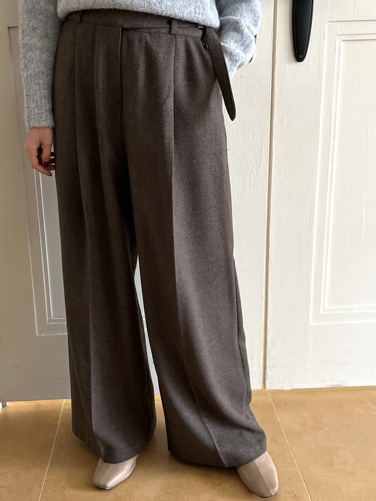 Warm-Tone Buckle Drape Slacks (Brown)
