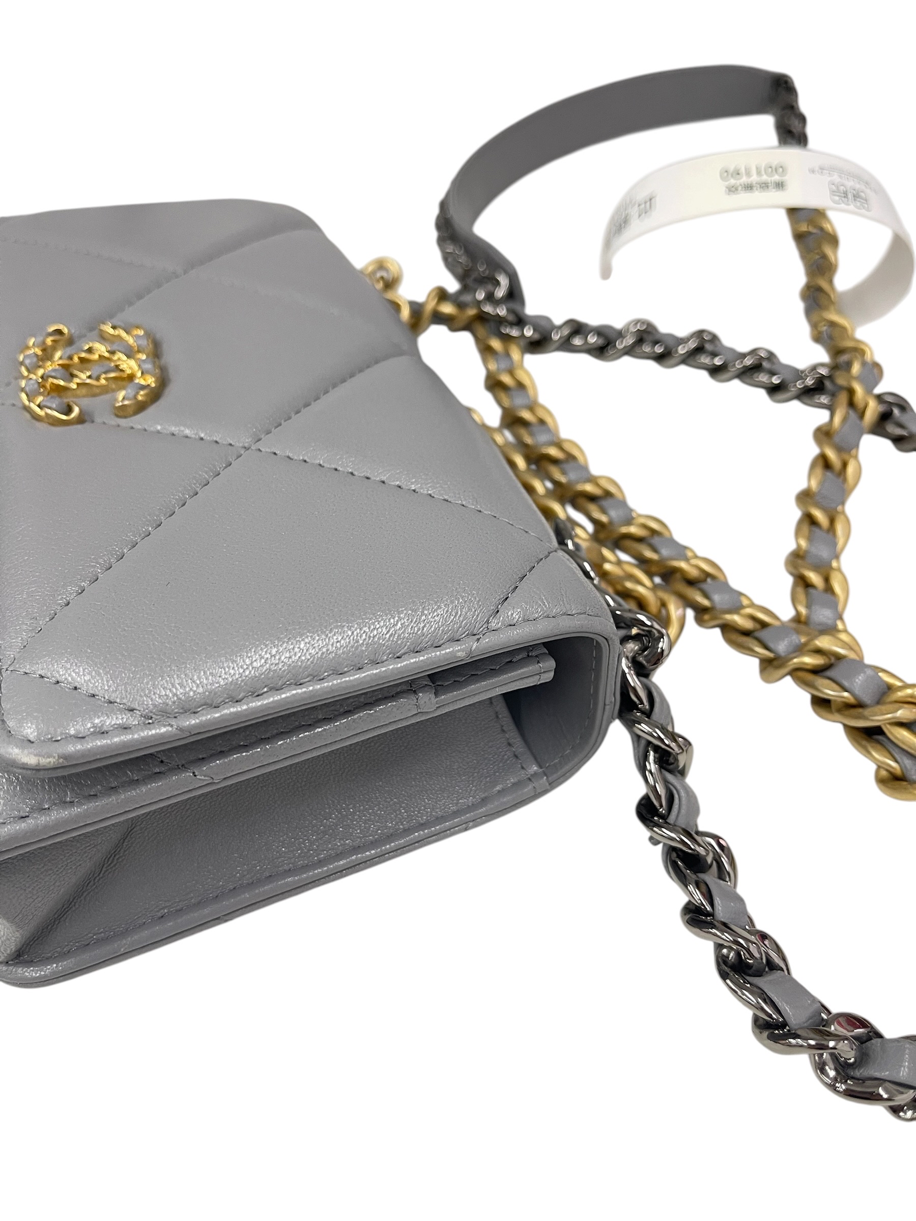 Pre-owned Chanel 19 WOC / Product Code: 071005