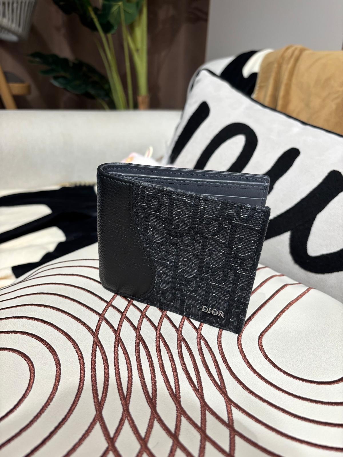 Dior Short Wallet 100%Authentic, 95%New