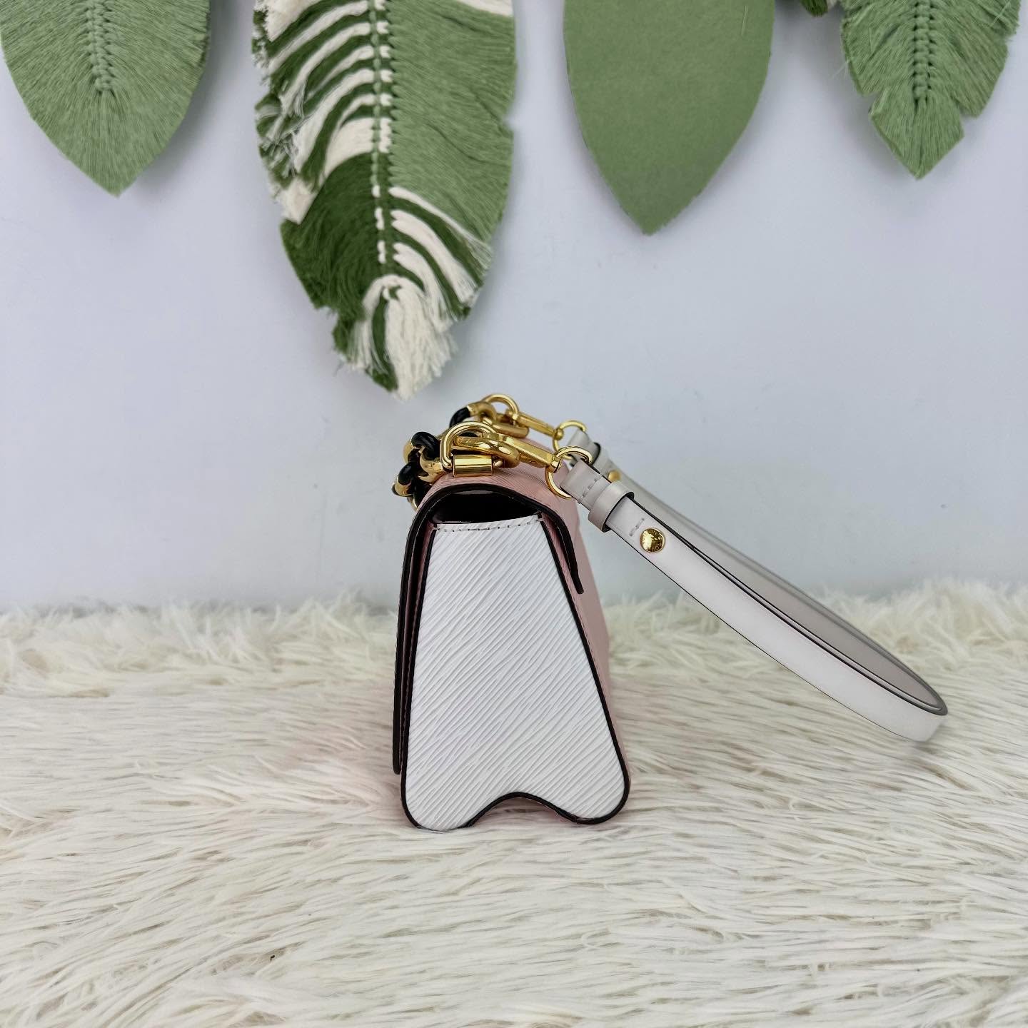 LV 🤍PRE OWNED Twist 粉紅水波紋旋轉扣 PM Size 晶片款🩷