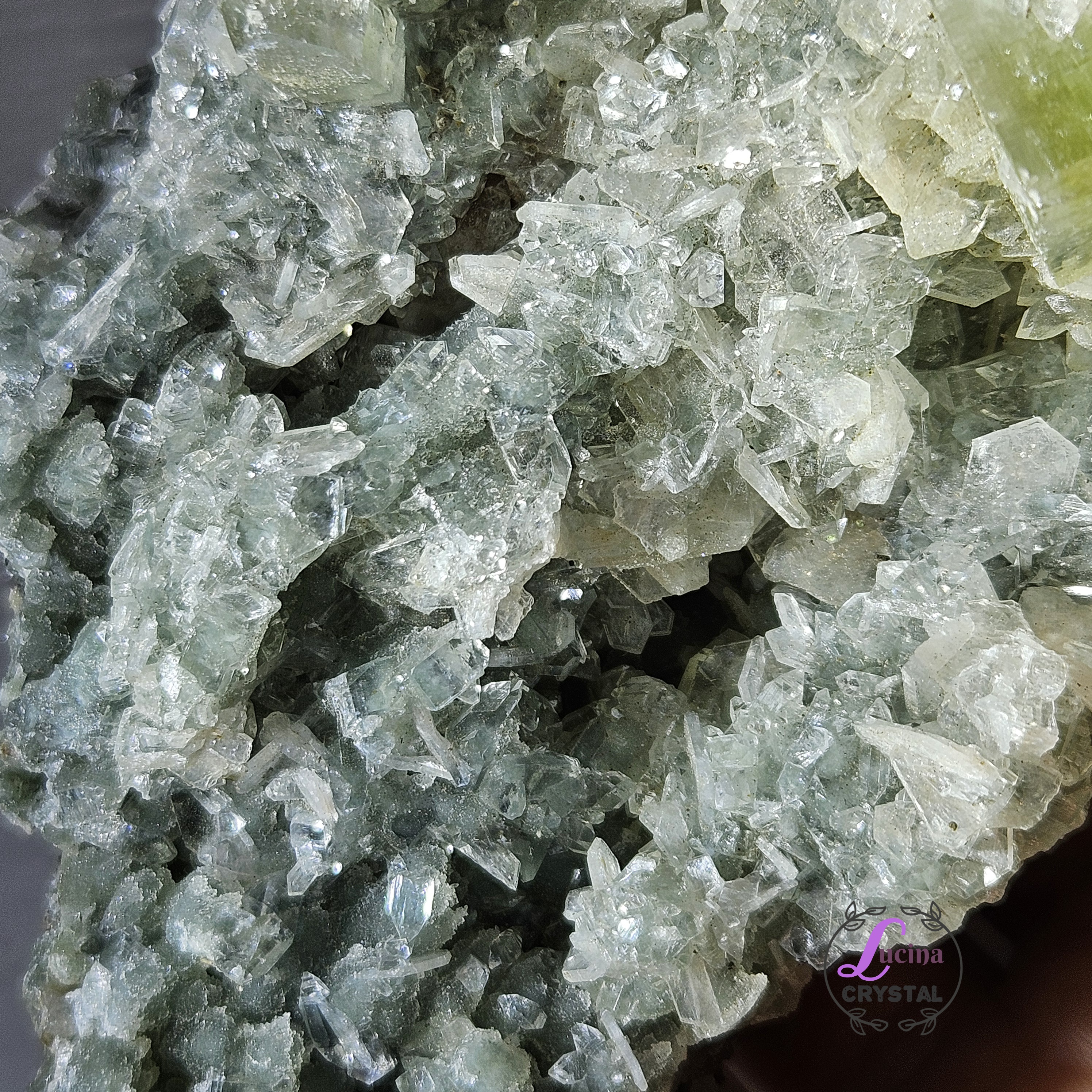 (Co#8555) 藍軟糖底鑽石魚眼石/Blue Chalcedony Diamond Apophyllite 