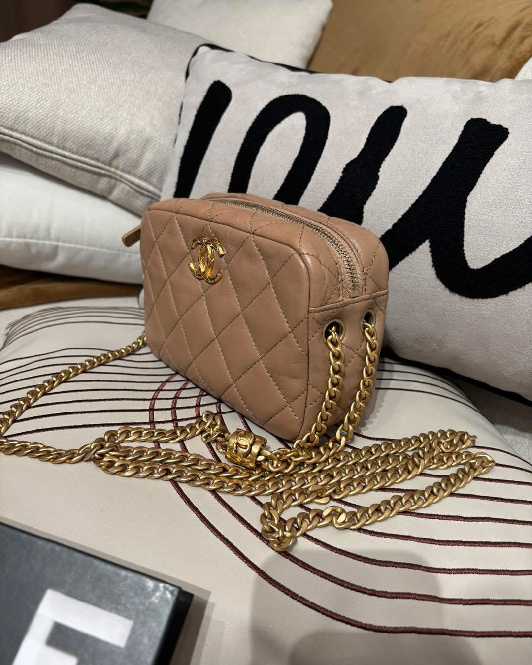 Chanel camera bag  100%Authentic, 90%New ✅晶片 ✅Dust bag