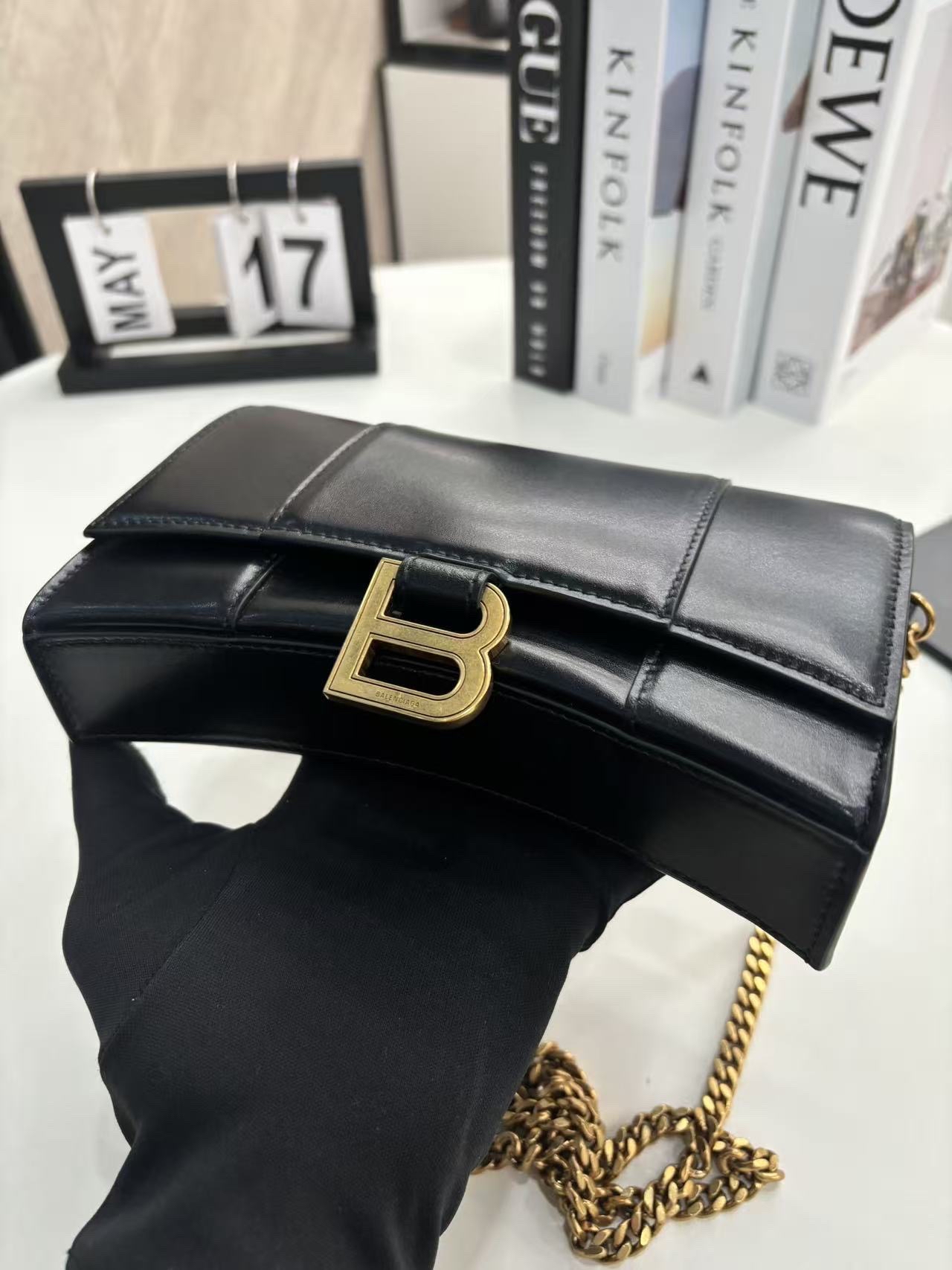 【預訂貨品】巴黎世家黑金沙漏包