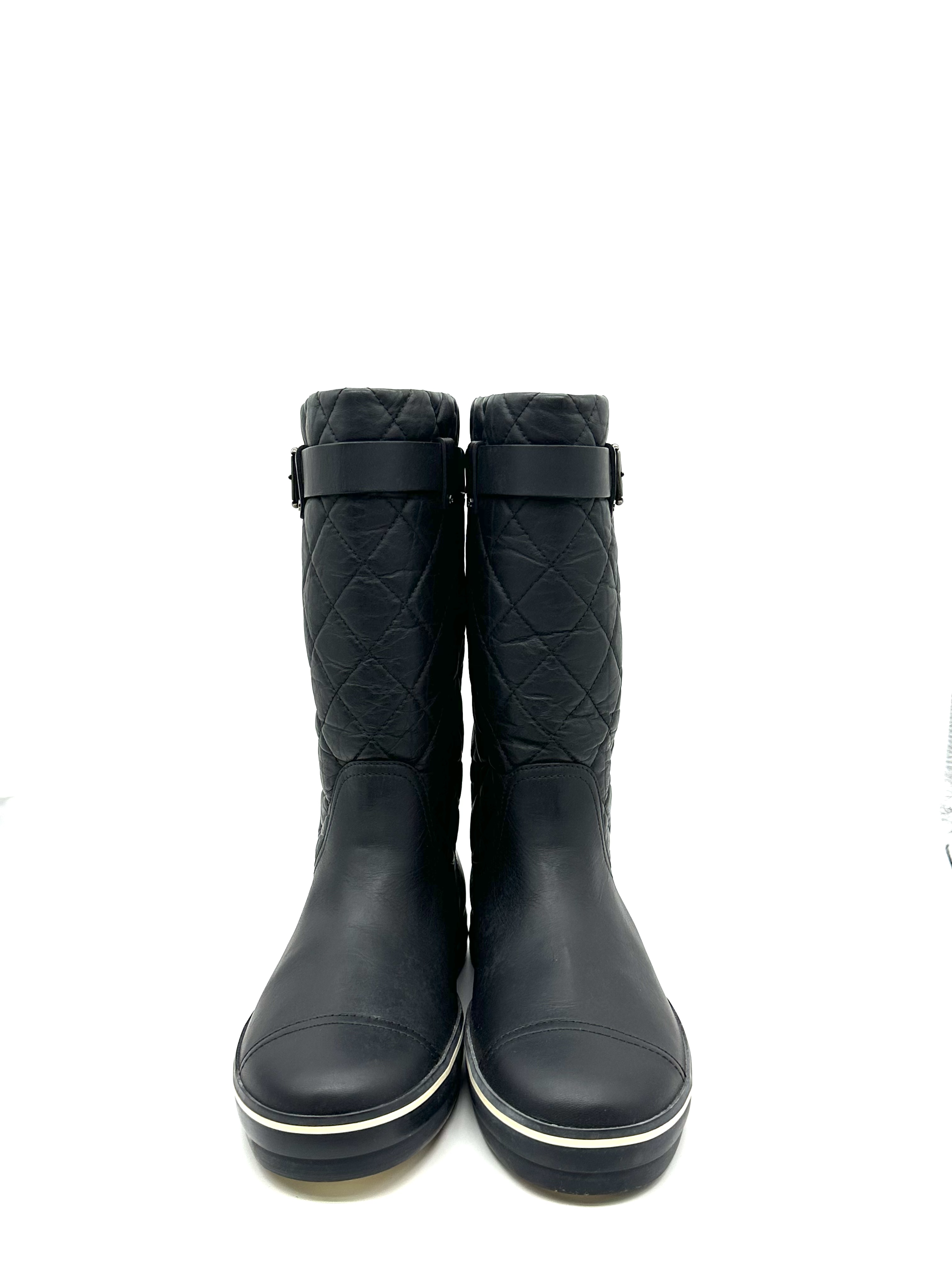 Pre-owned Chanel black quilted leather mid-calf boots / Product Code: 26040406