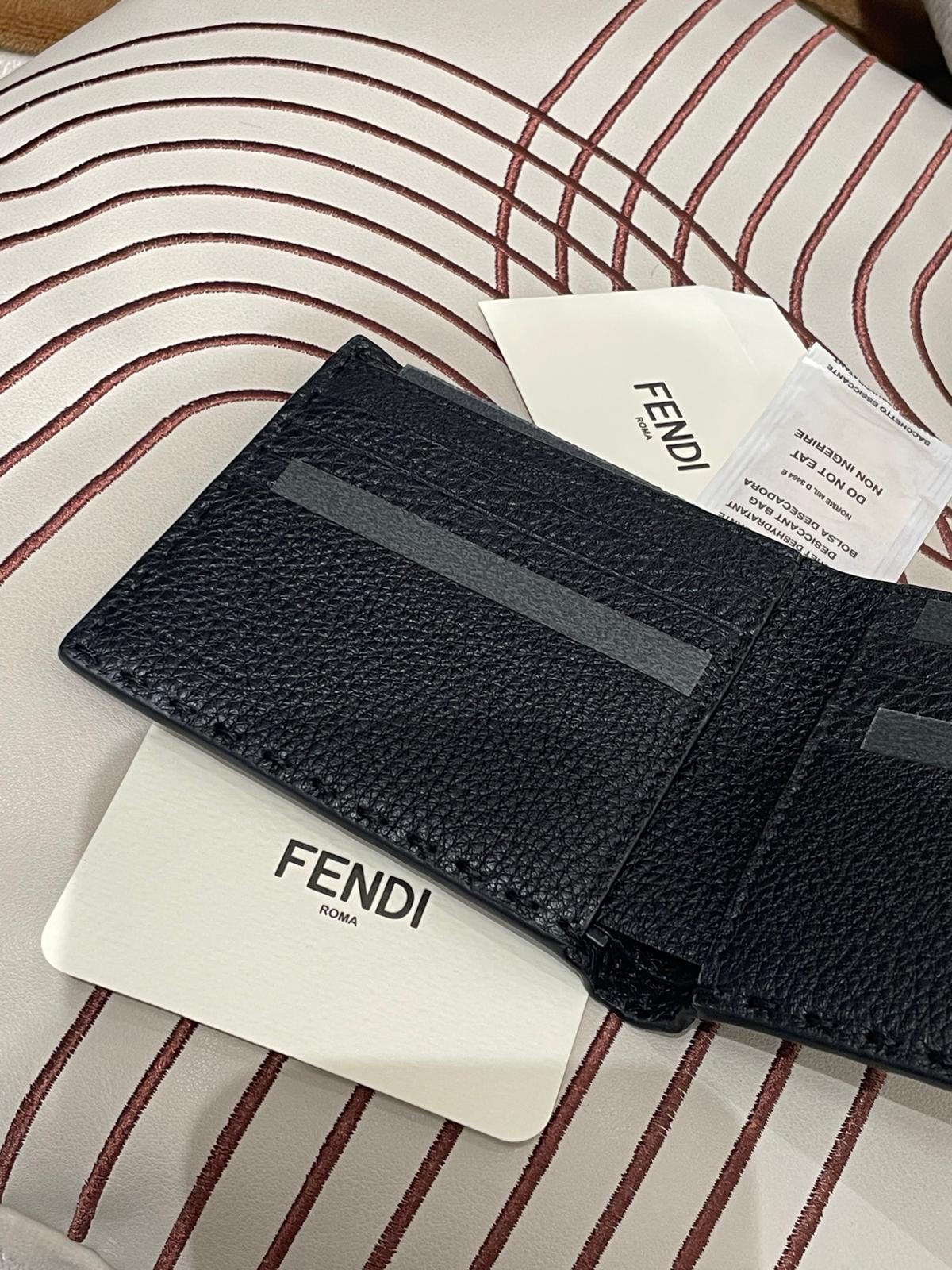Fendi Bi-fold wallet Calfskin 黑色小牛皮短銀包 100%Authentic,未使用品✅box