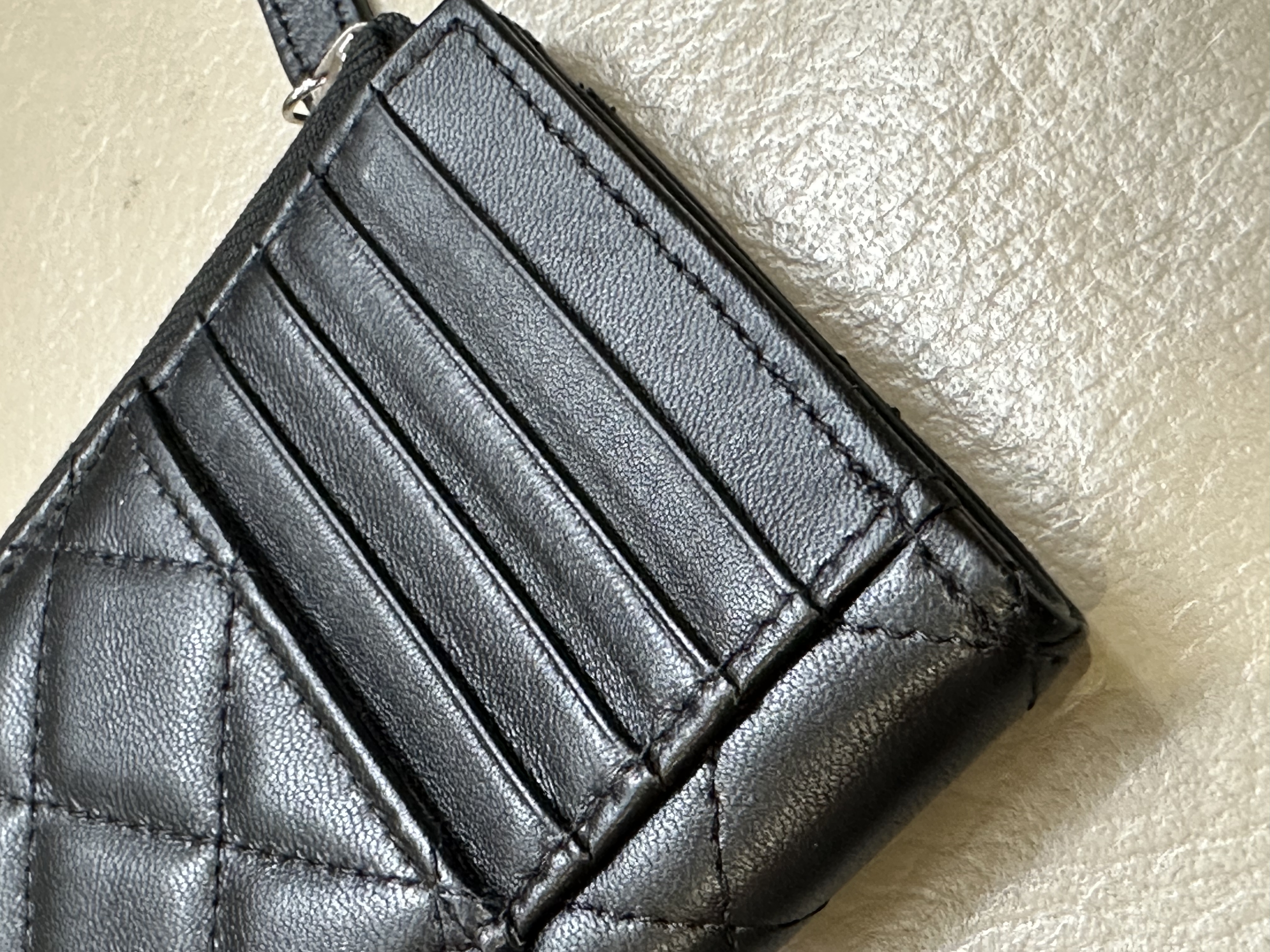 Pre-owned Chanel Star CC Quilted L-Zip Card Holder / Product Code: 26040505