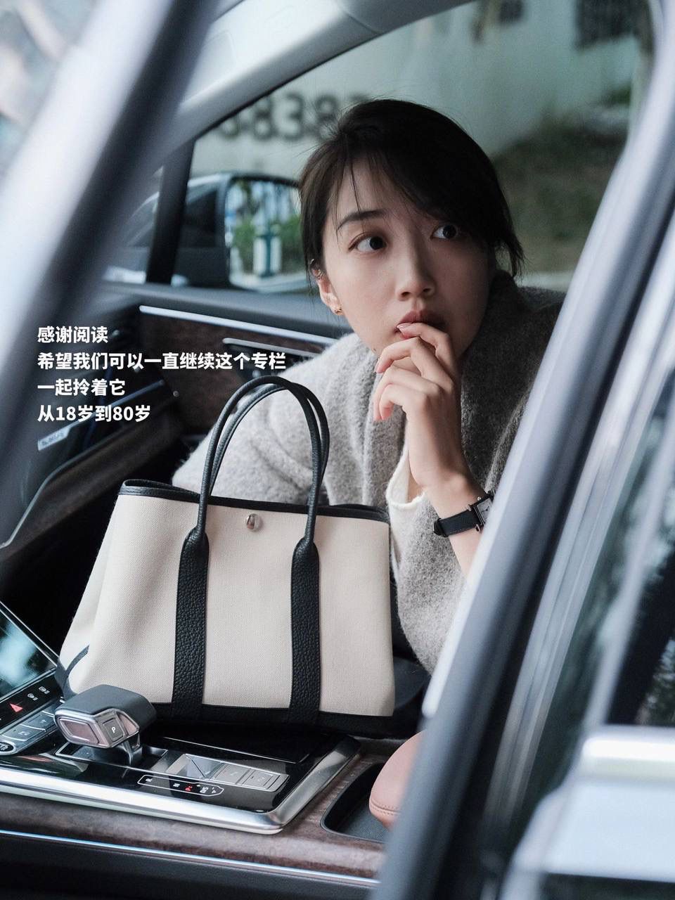 Hermes 爱马仕 Garden Party 30 布配黑皮花园包👜✨ 尺寸：30*20*13cm 配皮面料是采用法国原厂的Togo皮，纹路清晰，颗粒感饱满，手感细腻，扑鼻而来的香味，爱不释手 版型真的是决绝子 喜欢大包的就入手吧 绝对不后悔的一款大购物袋😍💕