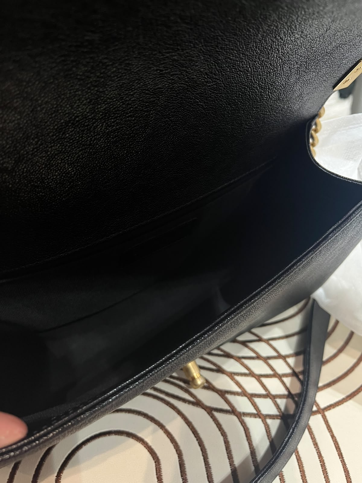 Chanel boy medium 黑色魚子醬牛皮 100%Authentic,90%New ✅貼✅塵袋