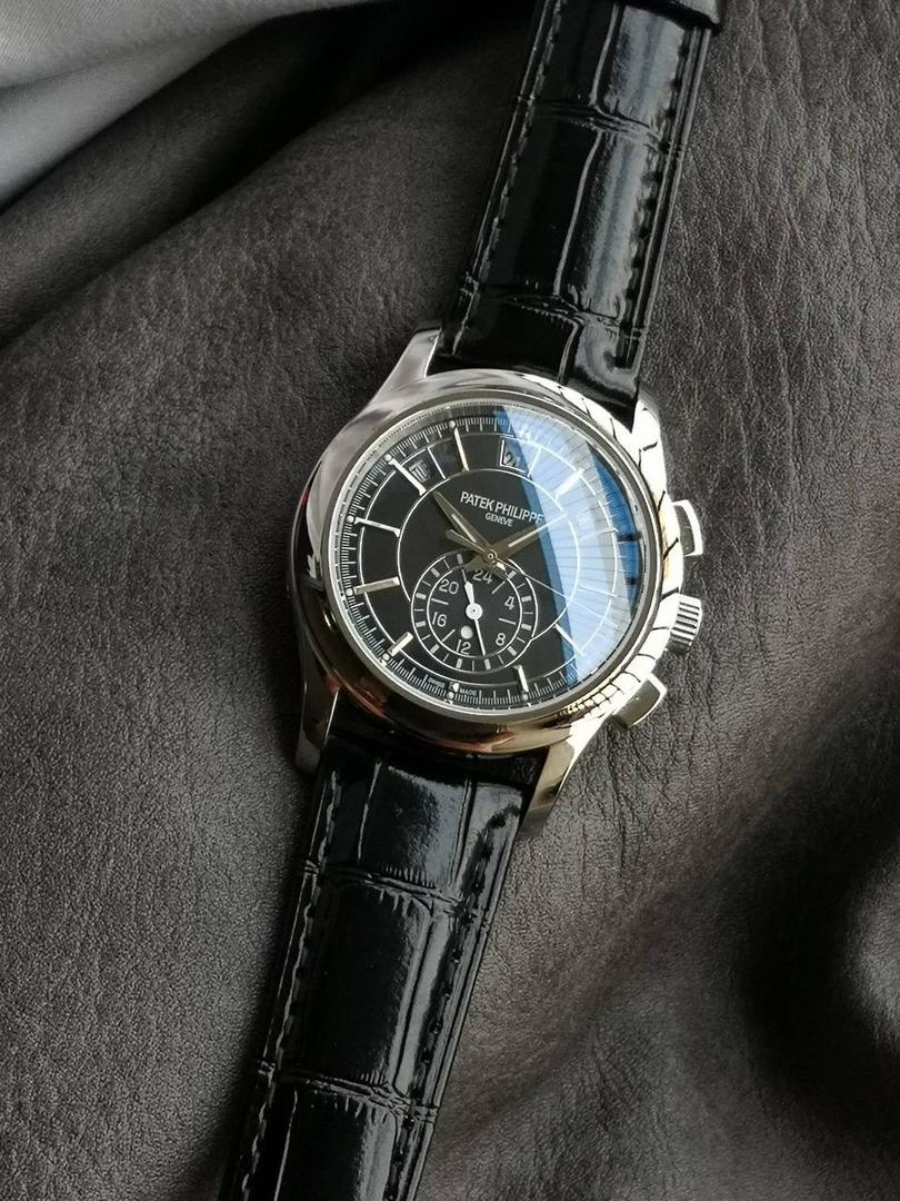 2024墙裂推荐 重金打造经典时计】——百达.翡丽复杂功能系列5905R-010重磅登场，迄今推出的首款Nautilus复杂腕表，以超复杂的工艺技术打造休闲运动腕表。 1⃣️小身板大能量：尽揽以下功能∶12点位日历功能 10点位星期功能 2点位星期功能 6点位24小时。所有功能都可正常使用。 2⃣️机芯采用复刻版Cal.240自动上链机芯，在实现外观的逼真前提下，功能一并完美诠释。 3⃣️改装大师独立制表人，倾情参与定制改装表盘颜色，给予独一无二的腕表增添有趣的灵魂！ 匠心力作 欢迎各位表友品鉴！