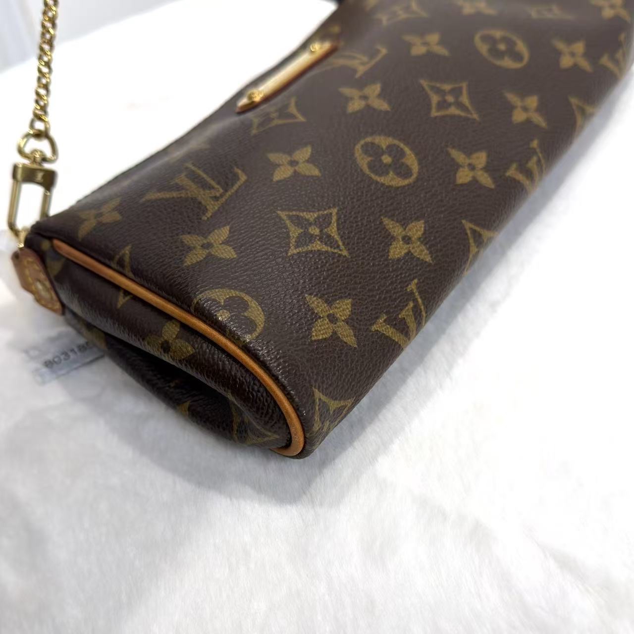 LOUIS VUITTON路易威登 Pochette Eva LV鏈條斜挎包 