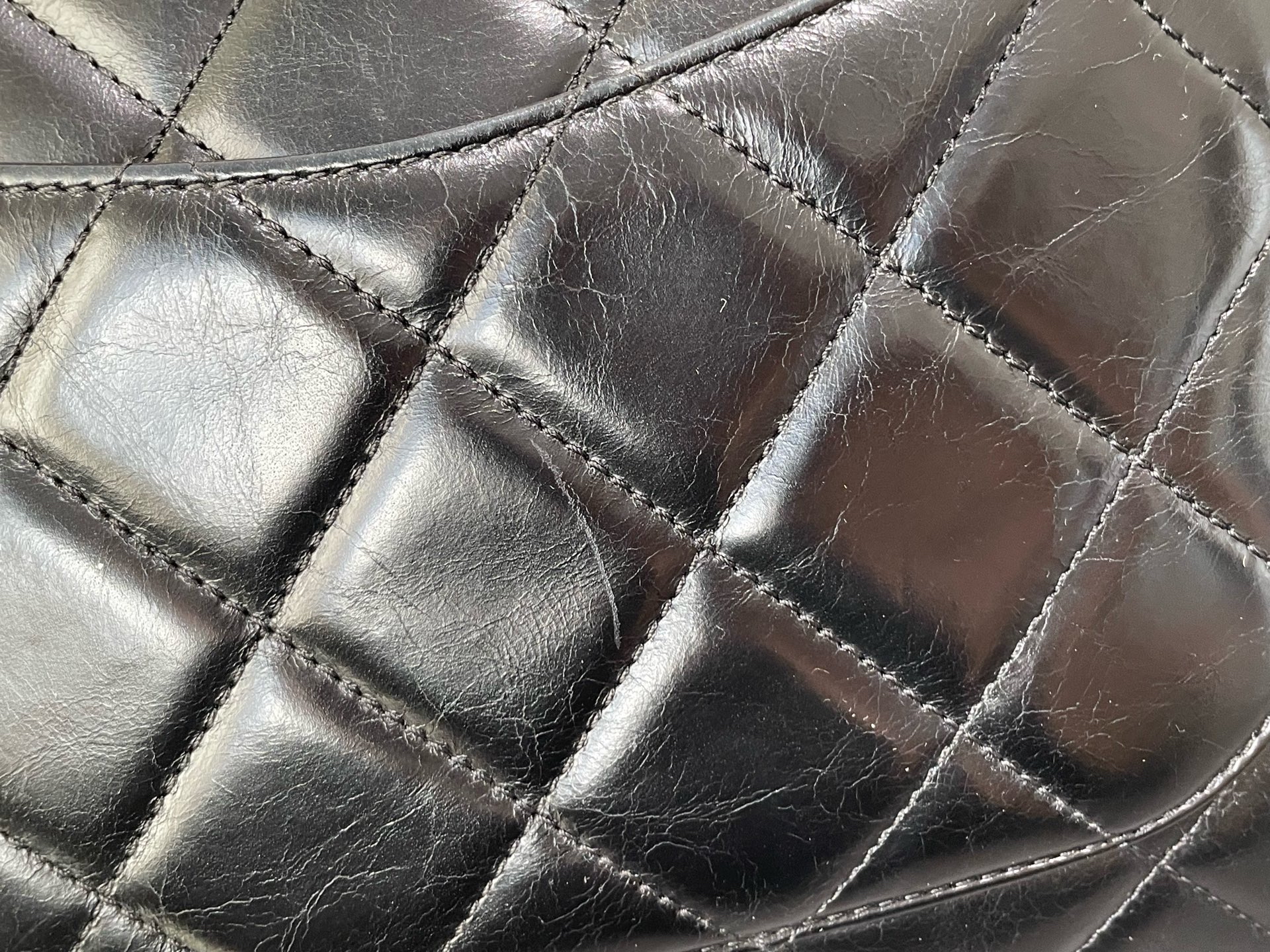 【預訂貨品】 Chanel 黑金油蠟皮 復古郵差包