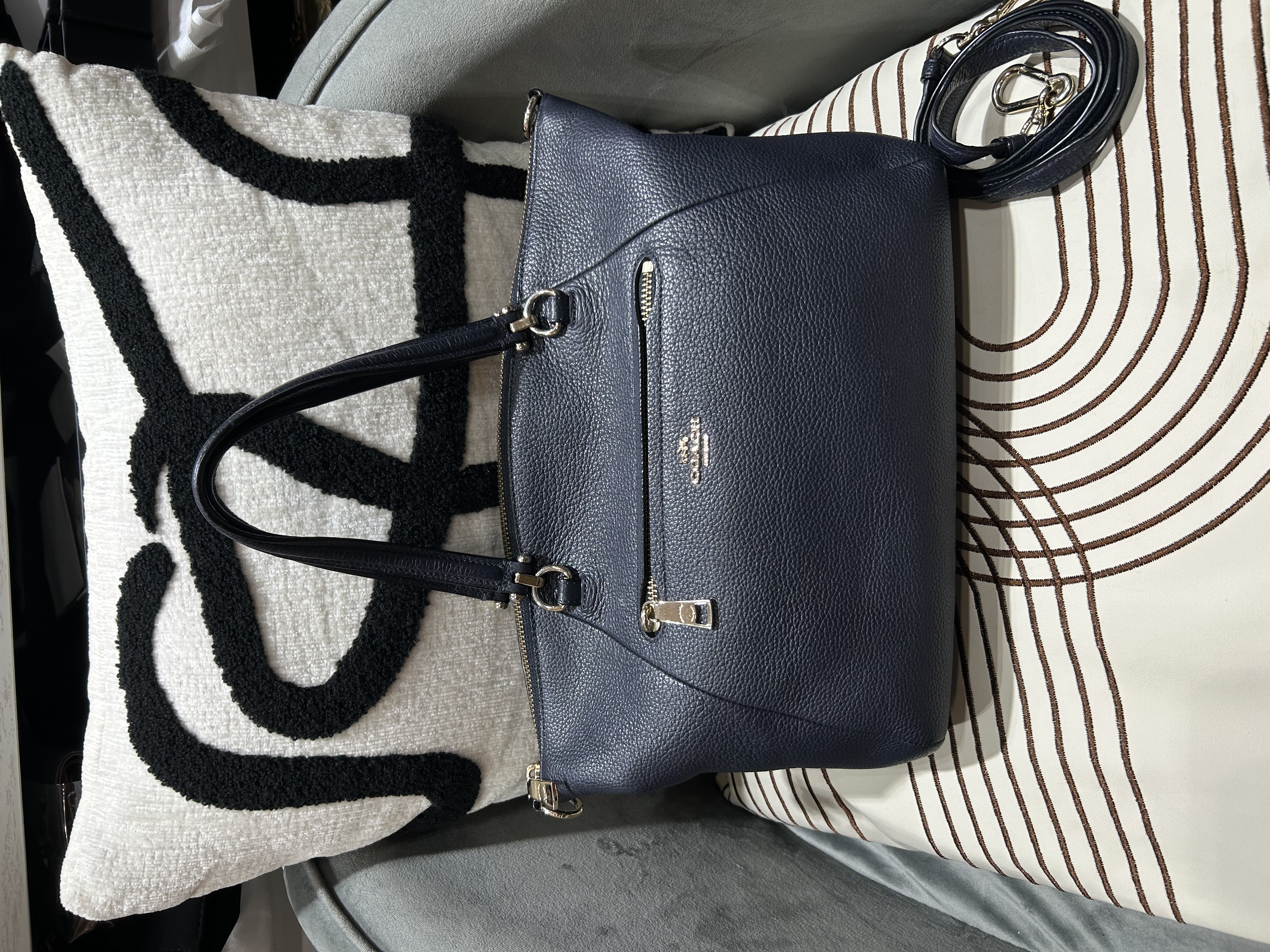 Coach 2 way tote bag Calfskin 100%Authentic, 95%New
