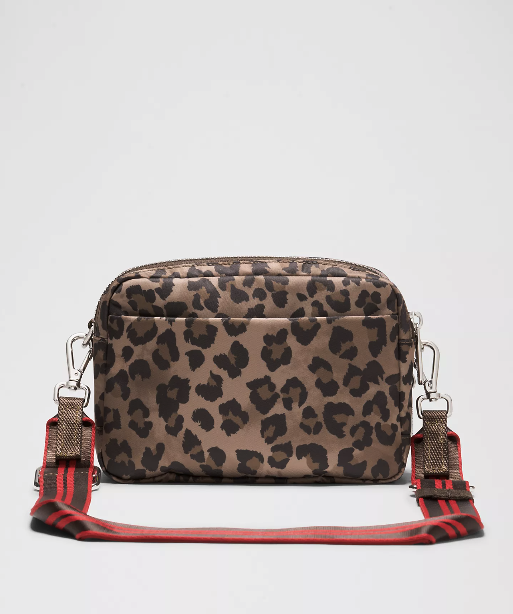  Luluemon  Everywhere Crossbody Bag 2L (Leopard)