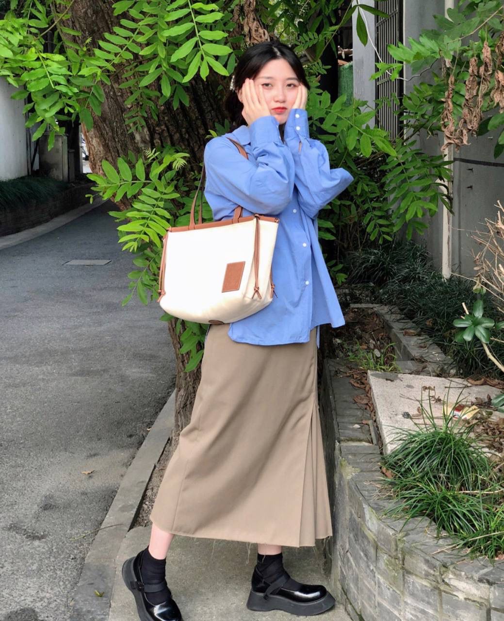 * 𝘊𝘶𝘴𝘩𝘪𝘰𝘯 𝘵𝘰𝘵𝘦 小号 尺寸:32-24-16cm 编码:702001小号布配棕 采用独家定制进口帆布拼进口小牛皮，搭配独家定制进口条纹内衬tote 购物袋 上班通勤款💯分，属于仙女们闭眼就可以入的款✌✌