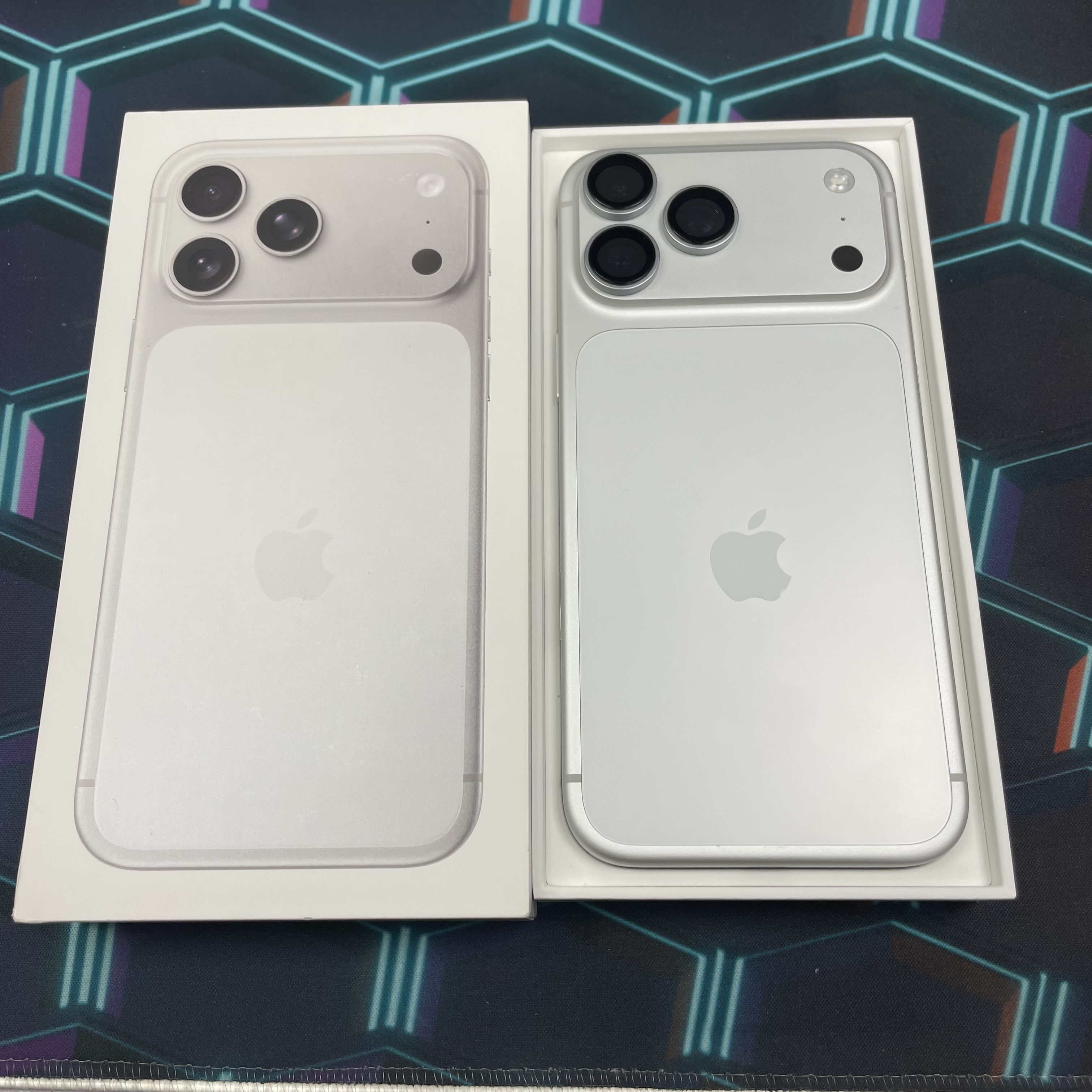 *6333 17 Promax 完美機 256GB 電100 銀色 sliver