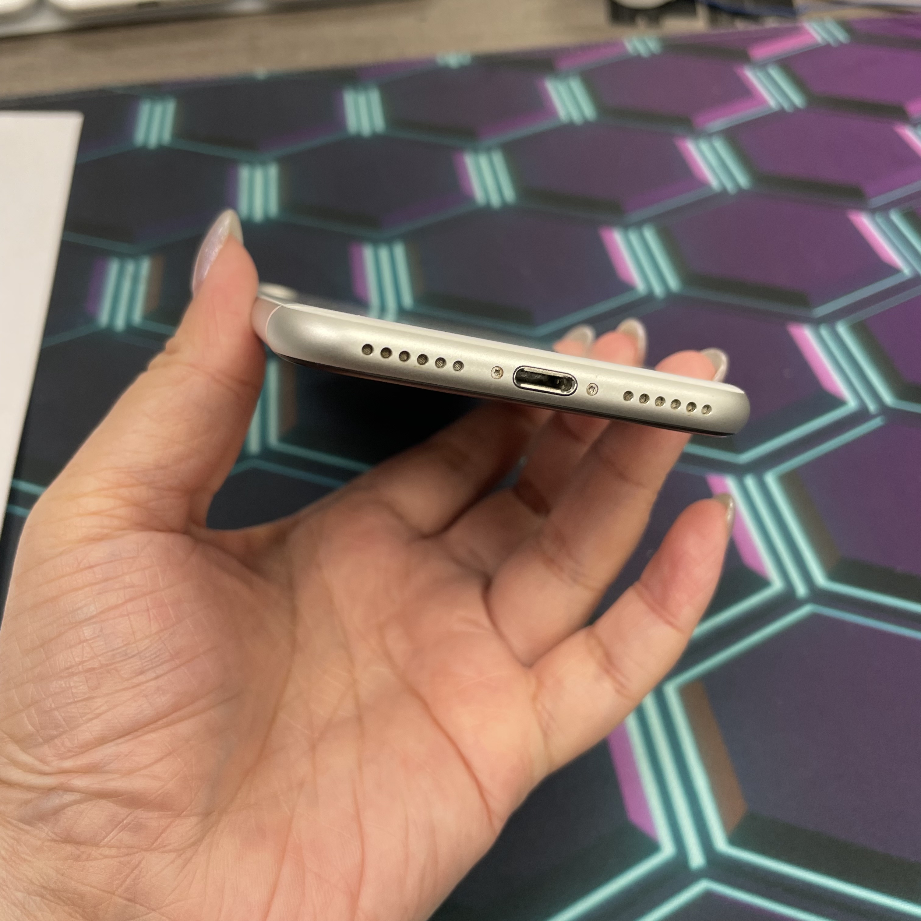 *7030 SE 2 勁靚機 128GB 電76 白色 white
