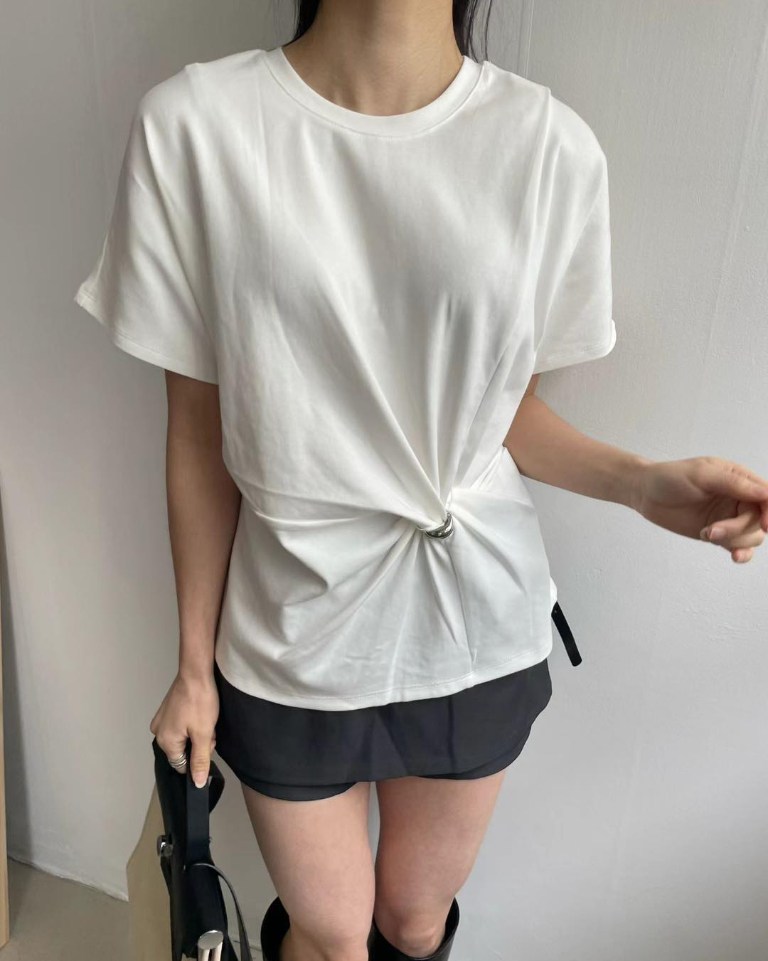 淨色鈕結圓領top