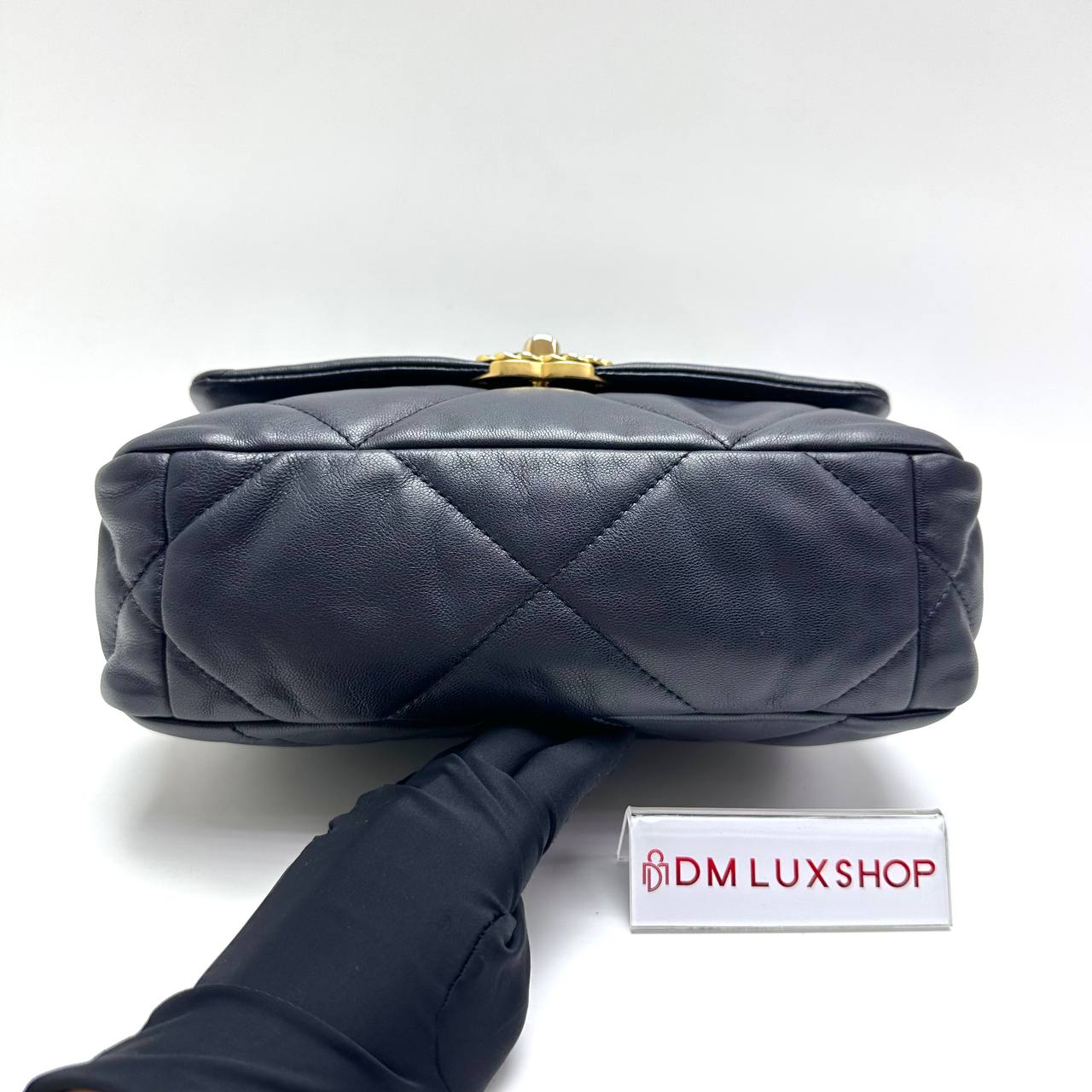 Chanel 19 Navy GHW (Serial 30, Y: 2020)