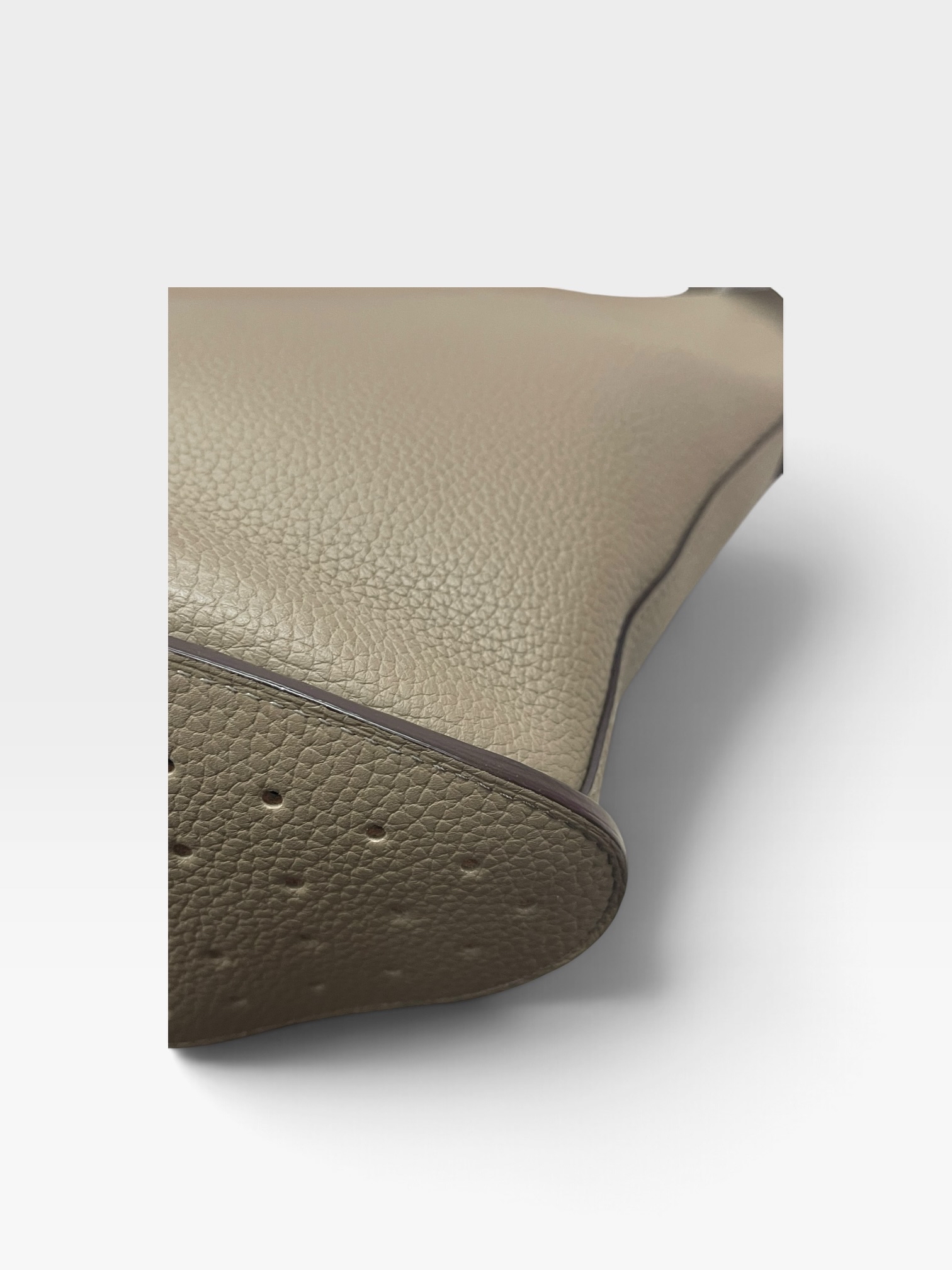 Pre-Owned DELVAUX Saint Honore / Product Code: 102904