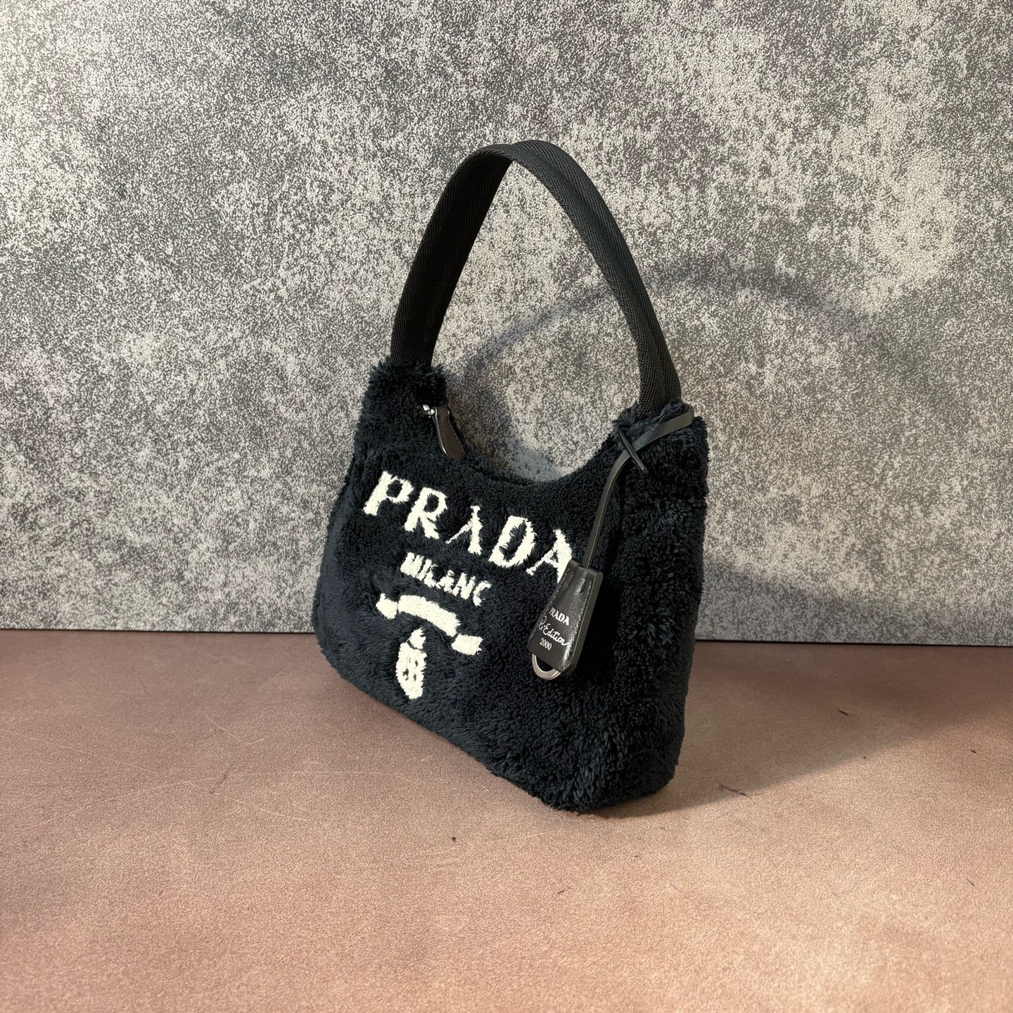 【預訂貨品】prada 毛毛hobo腋下包