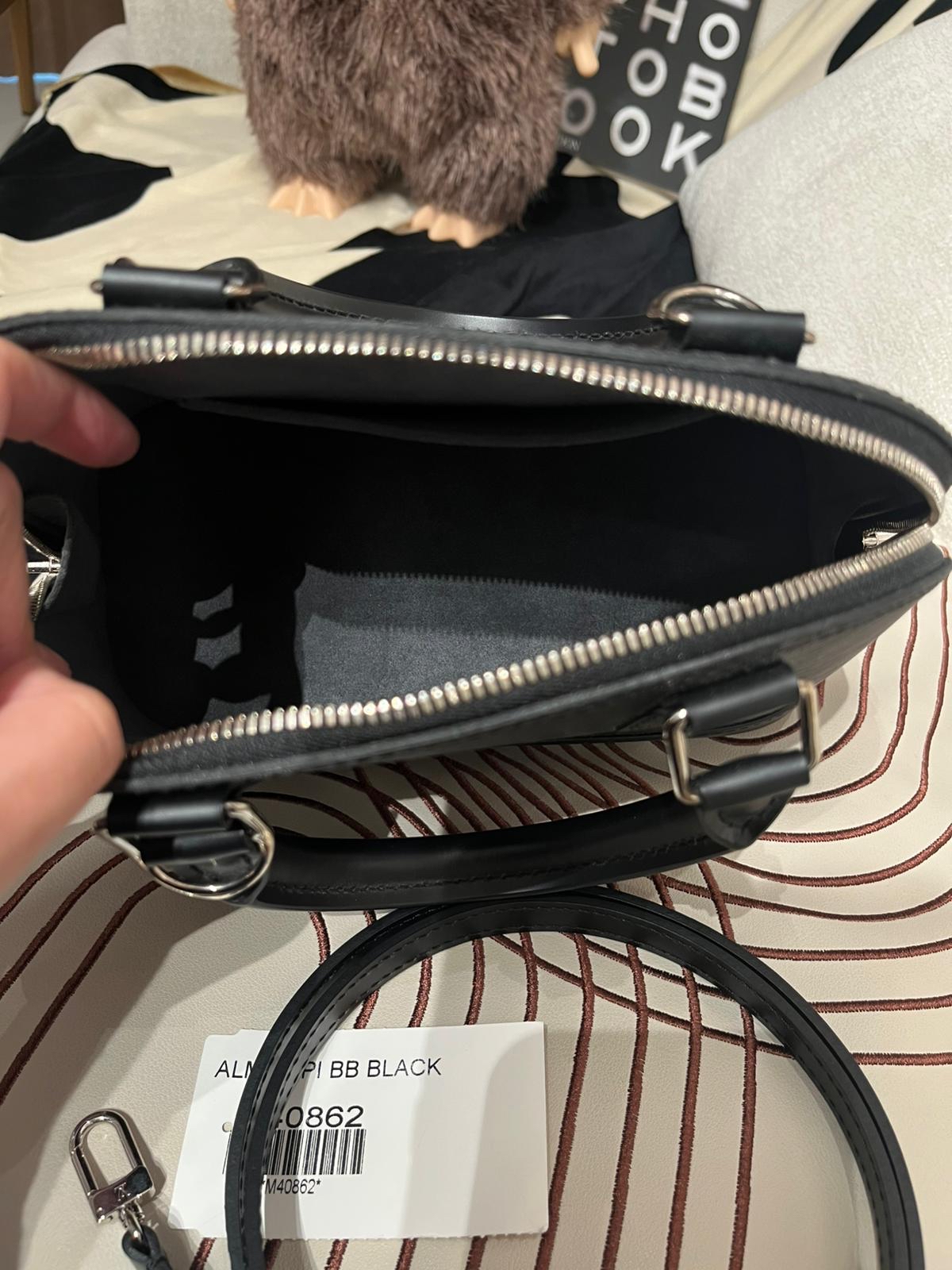 Lv Alma bb epi leather 黑色牛皮 100%Authentic ,98%new ✅key lockpad✅strap✅Dust bag 