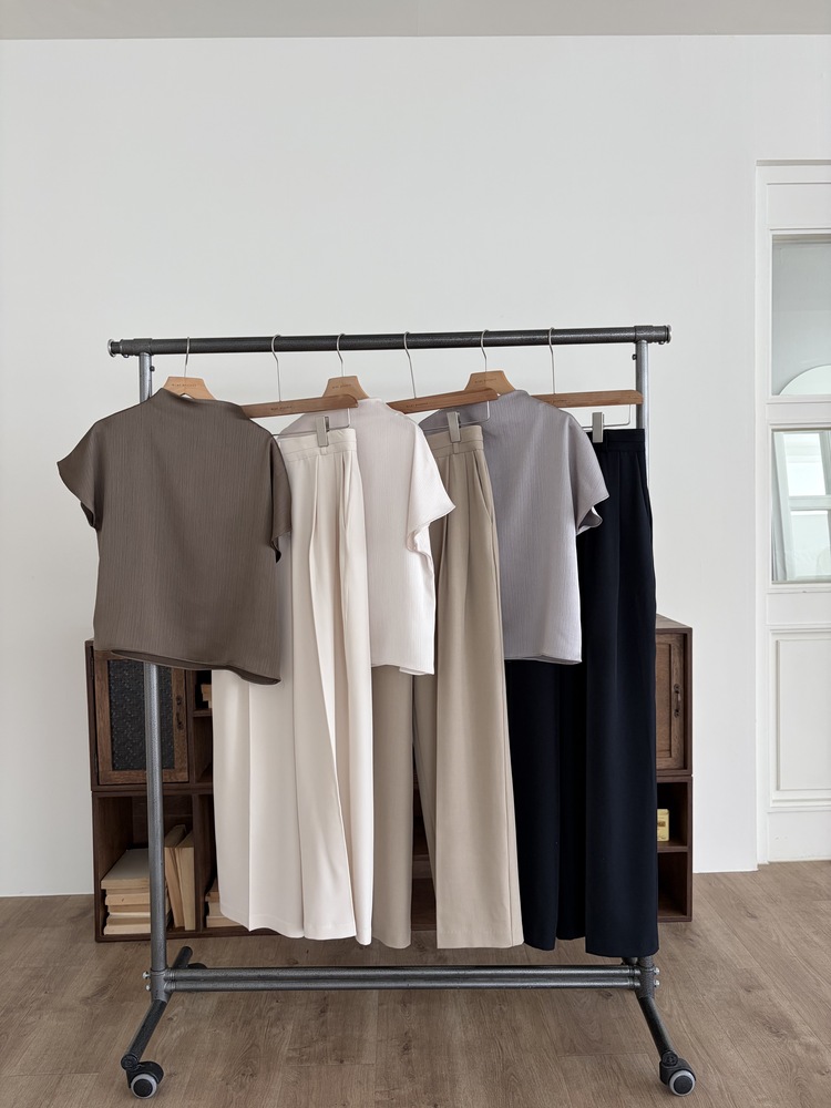 Timeless Pleated Flow Pants (Navy)