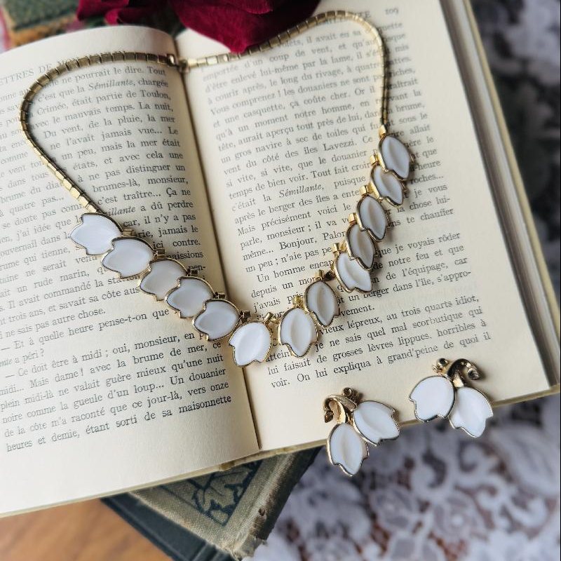 Rare! Crown Trifari 1951 Advert Piece Dogwood Milk Glass “Fashion Blossoms from the Garden of Jewels” series Necklace and Clip Earrings Set (MT2251)