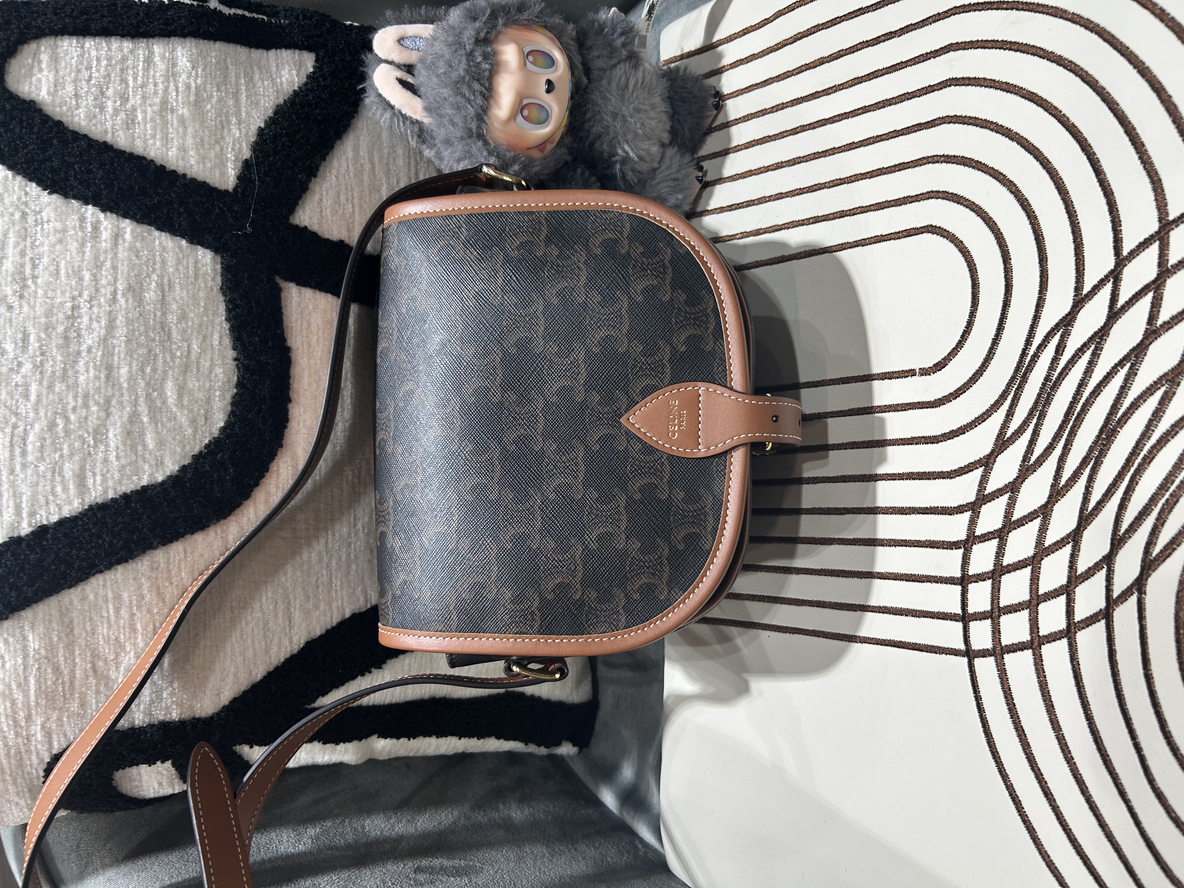 Celine folco medium triomphe bag  100%Authentic,99% new  ✅dust bag✅booklet