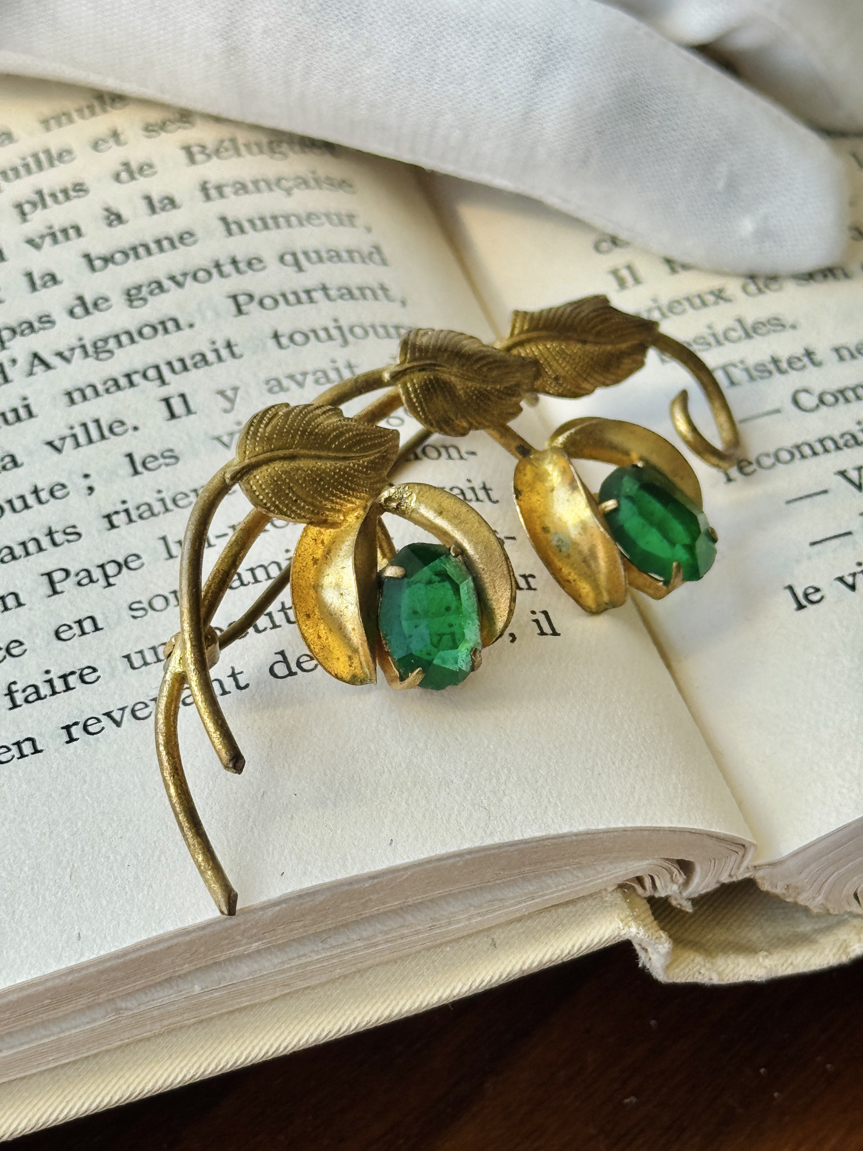 Mid-Century Czechoslovakian Green Glass Foliage Brooch (NZ128-2)