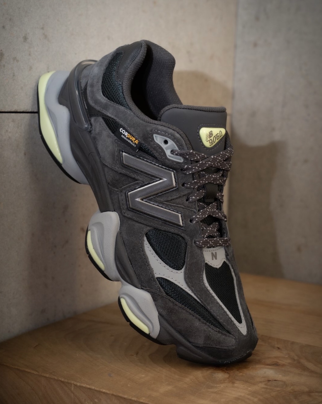 U90602P8 New balance 9060 Black Cement Dry Lime U90602P8