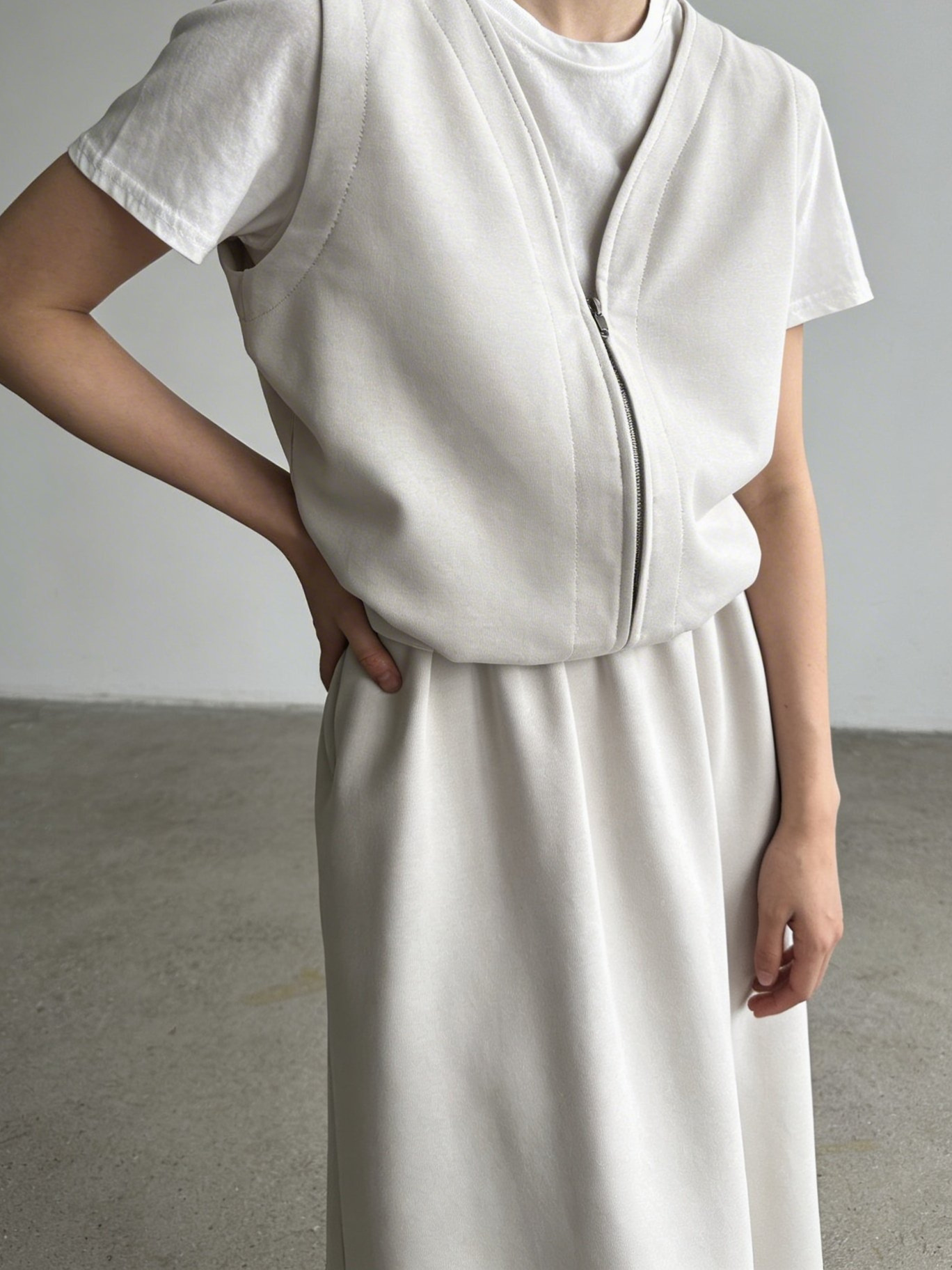 杏色V領拉鍊短袖上衣 + 鬆緊中長裙套裝