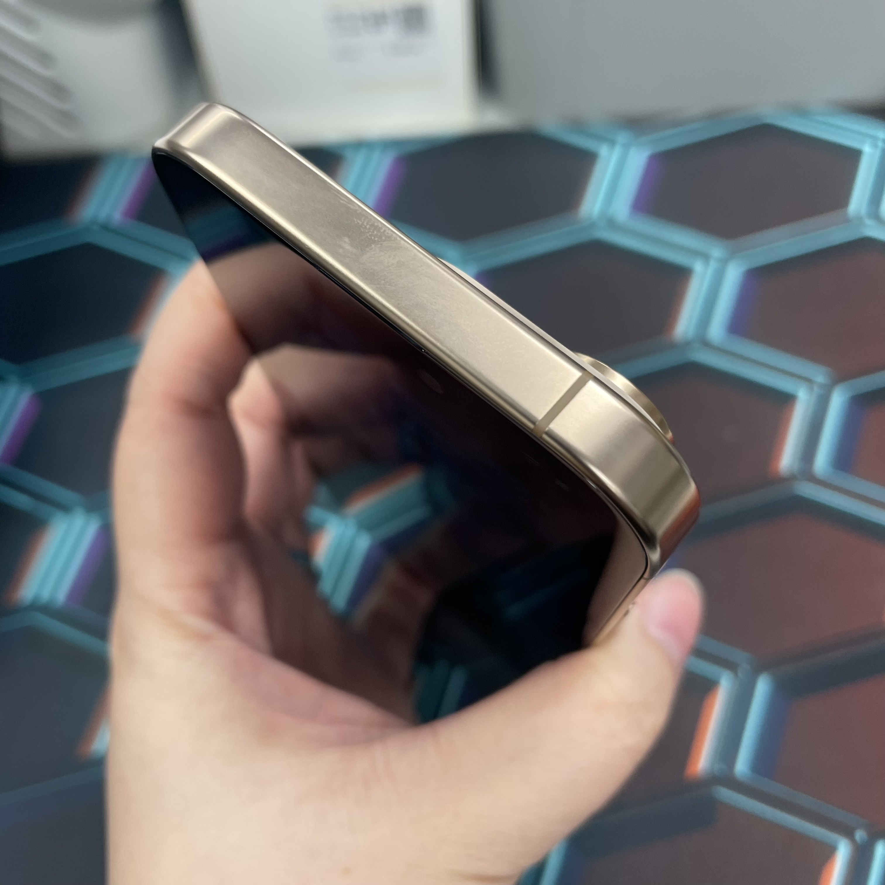 *6328 16 Pro 完美機 256GB 電92 沙色 gold